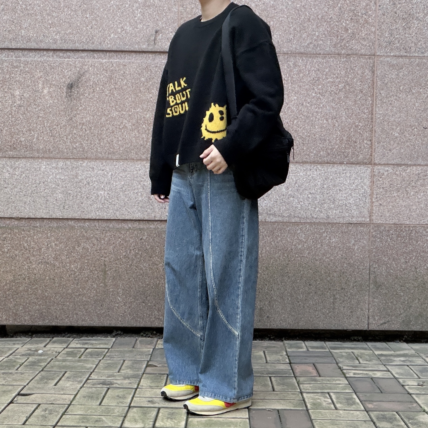 Uniqlo Multi Pocket Shoulder Bag Black, (W) Nike Daybreak BRS Speed Yellow 착용 스타일 - 1