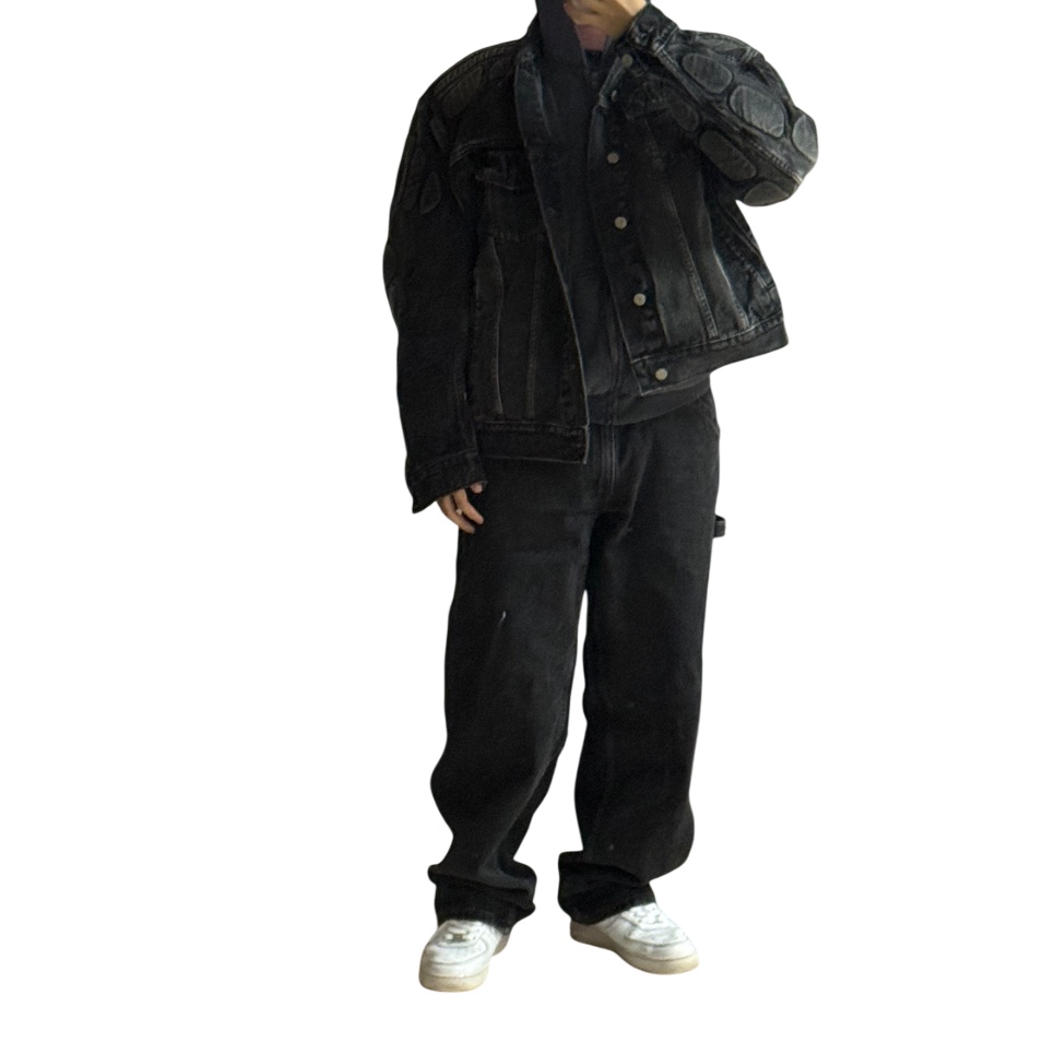 Yeezy Gap Engineered By Balenciaga Padded Denim Jacket Grey Wash, Yeezy YZY Zip-Up Hoodie Poetic Black 착용 스타일 - 2
