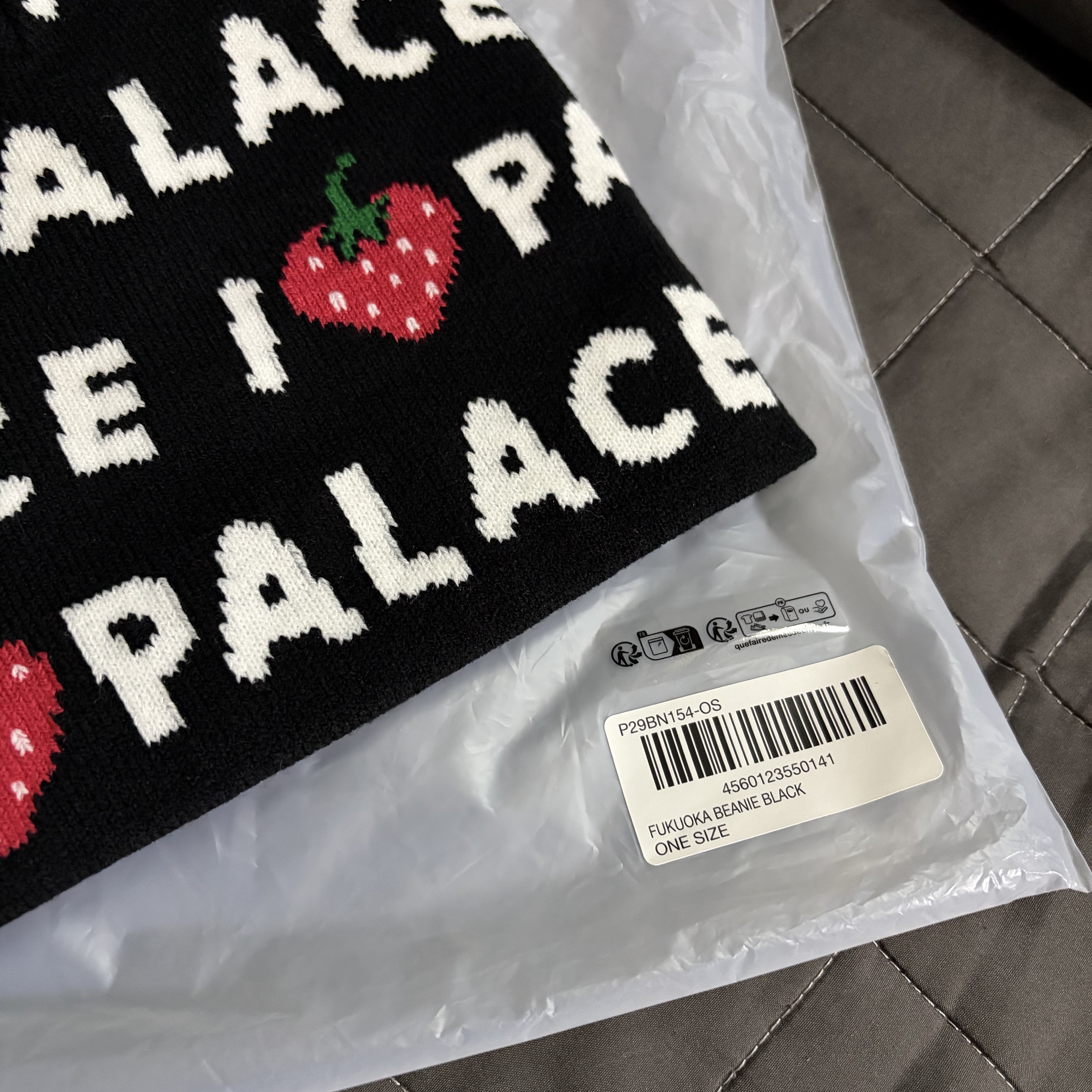 Palace Fukuoka Beanie Black - 25FW 착용 스타일 - 1