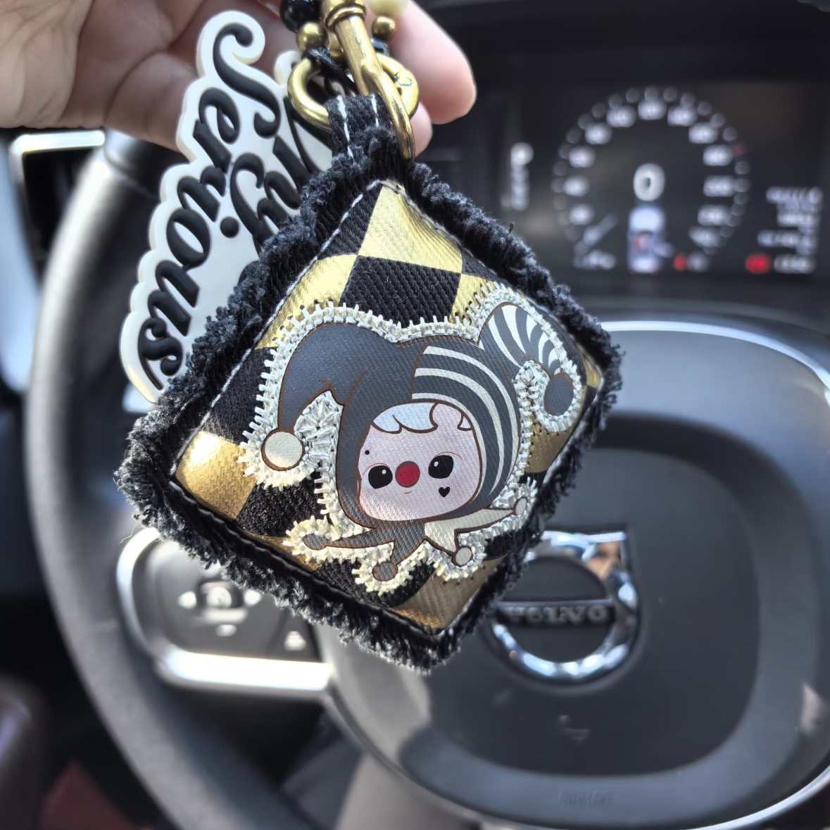 Pop Mart Why So Serious Series Pendant Chain Silver Mist Clown (Opened Case) 착용 스타일