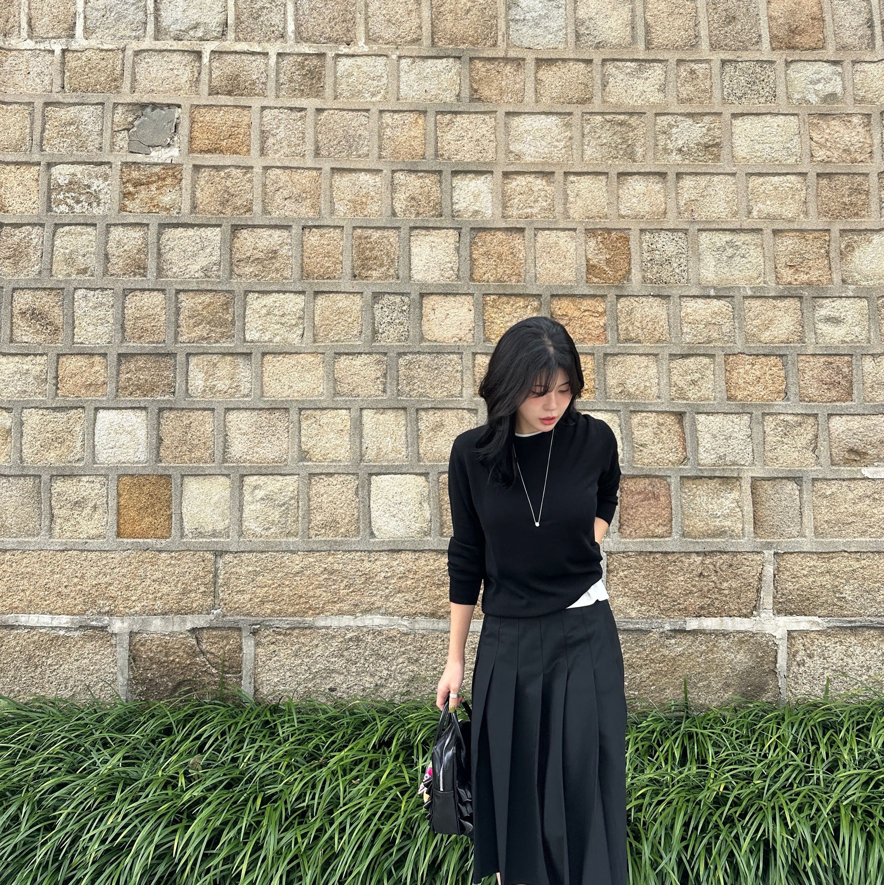Comme des Garcons Girl Ruffled Duffle Bag Black, (W) Clarks Wallabee Black Suede 착용 스타일 - 1