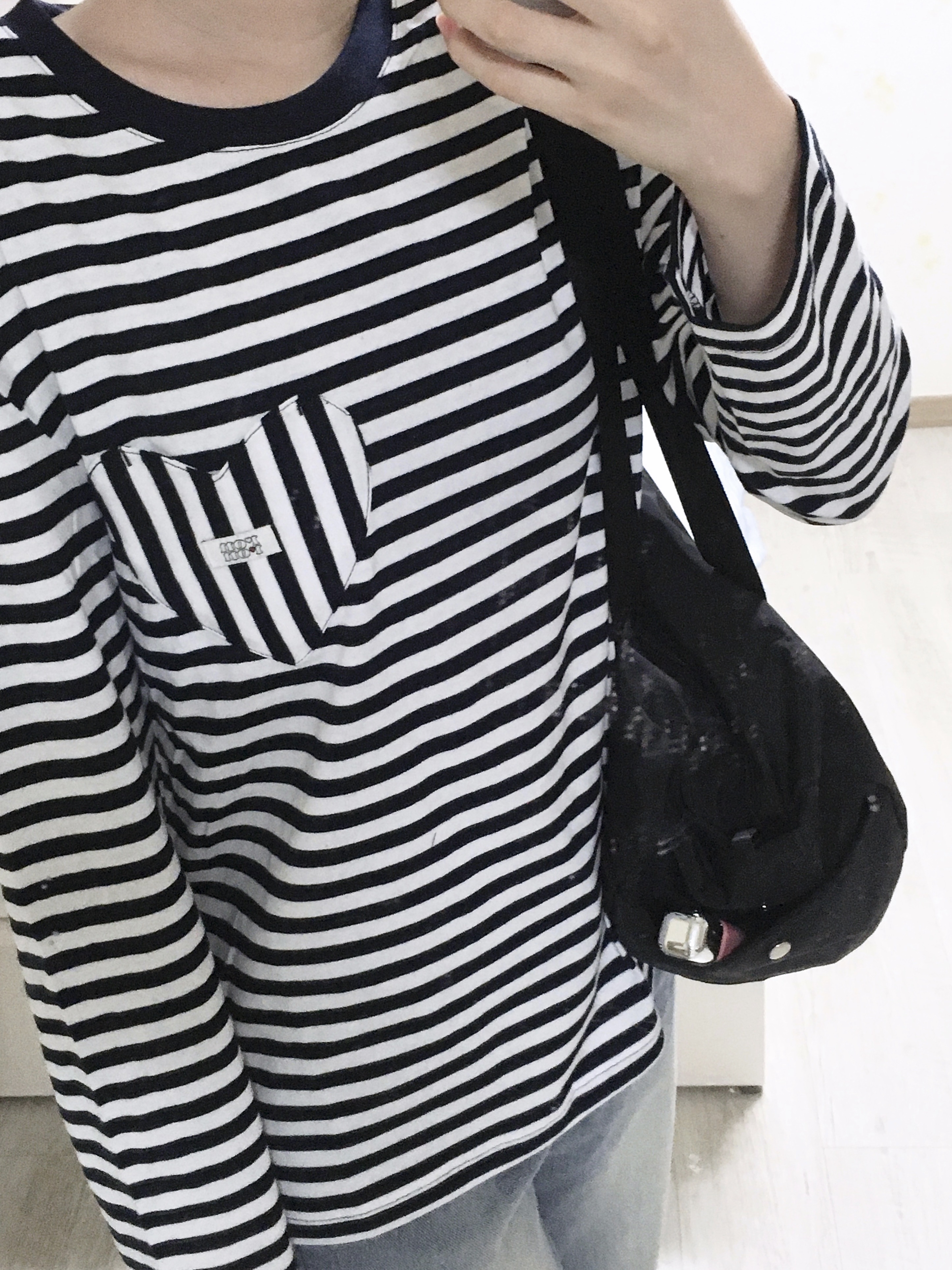 AEAE School Boy Duffle Bag Dot Black 착용 스타일 - 2