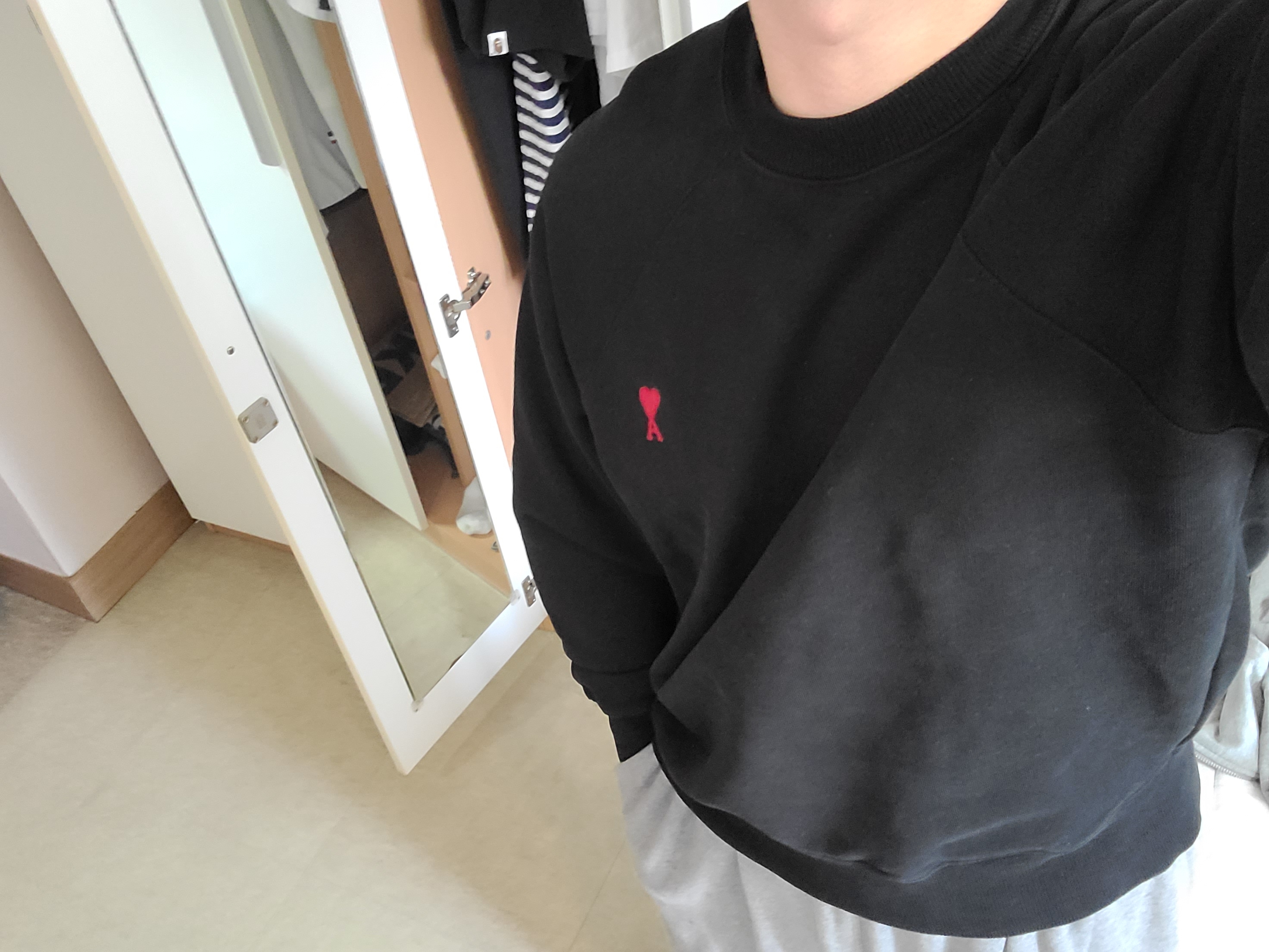 AMI de Coeur Sweatshirt Black 착용 스타일