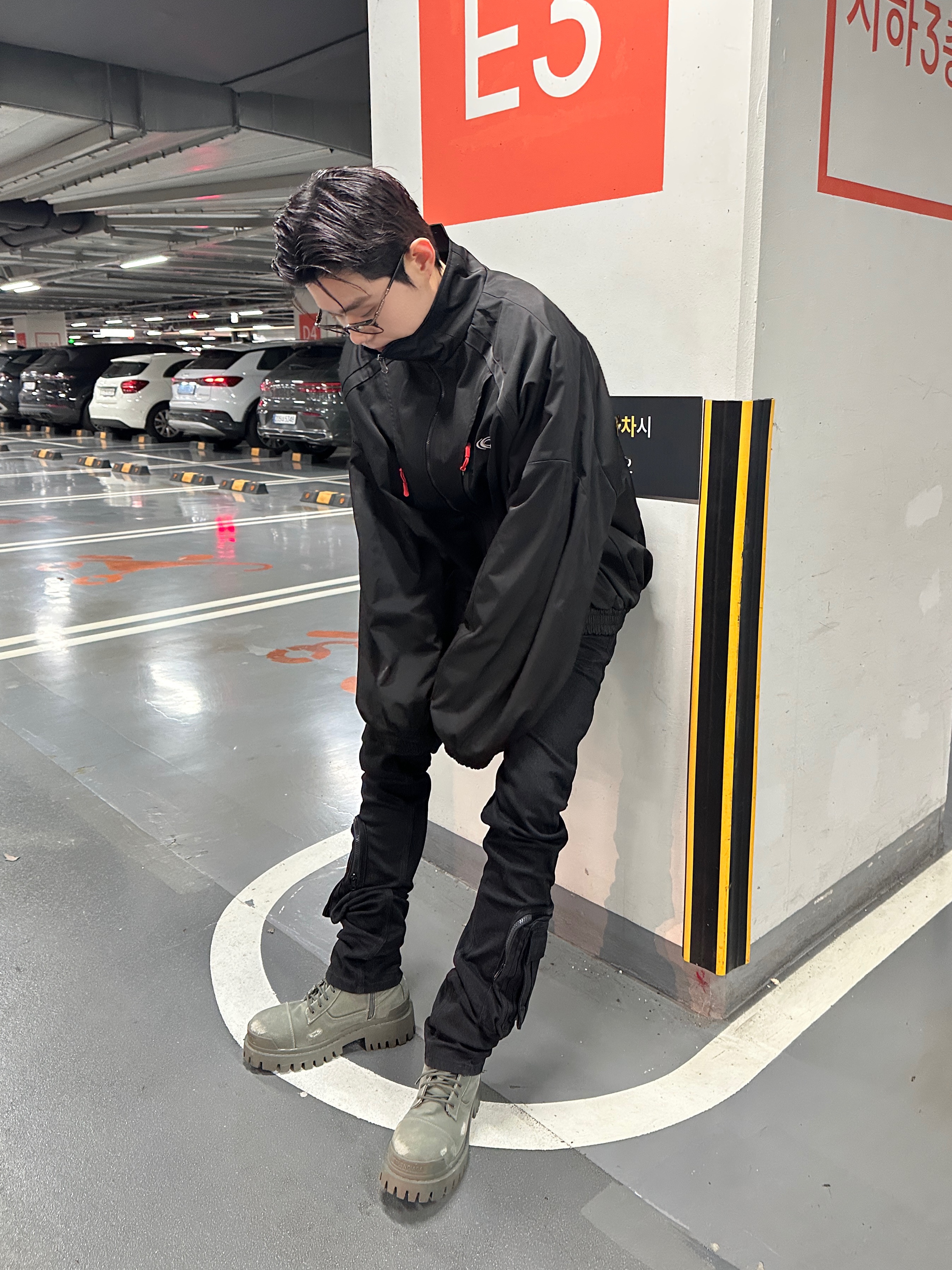 Civision by CSC Interval Shell Track Jacket Ver.2 Black, Undermycar Sinobi Tactical Slim Black Jeans Black 착용 스타일 - 8