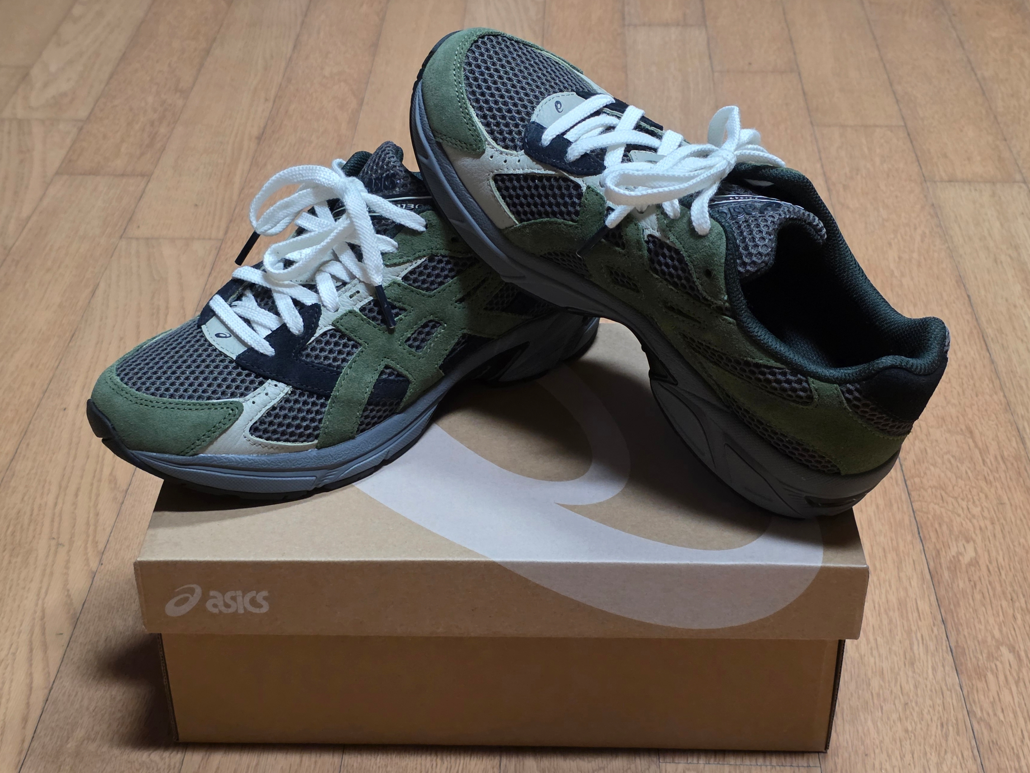 Asics Gel-1130 SMU Olive Canvas Smog Green 착용 스타일 - 1