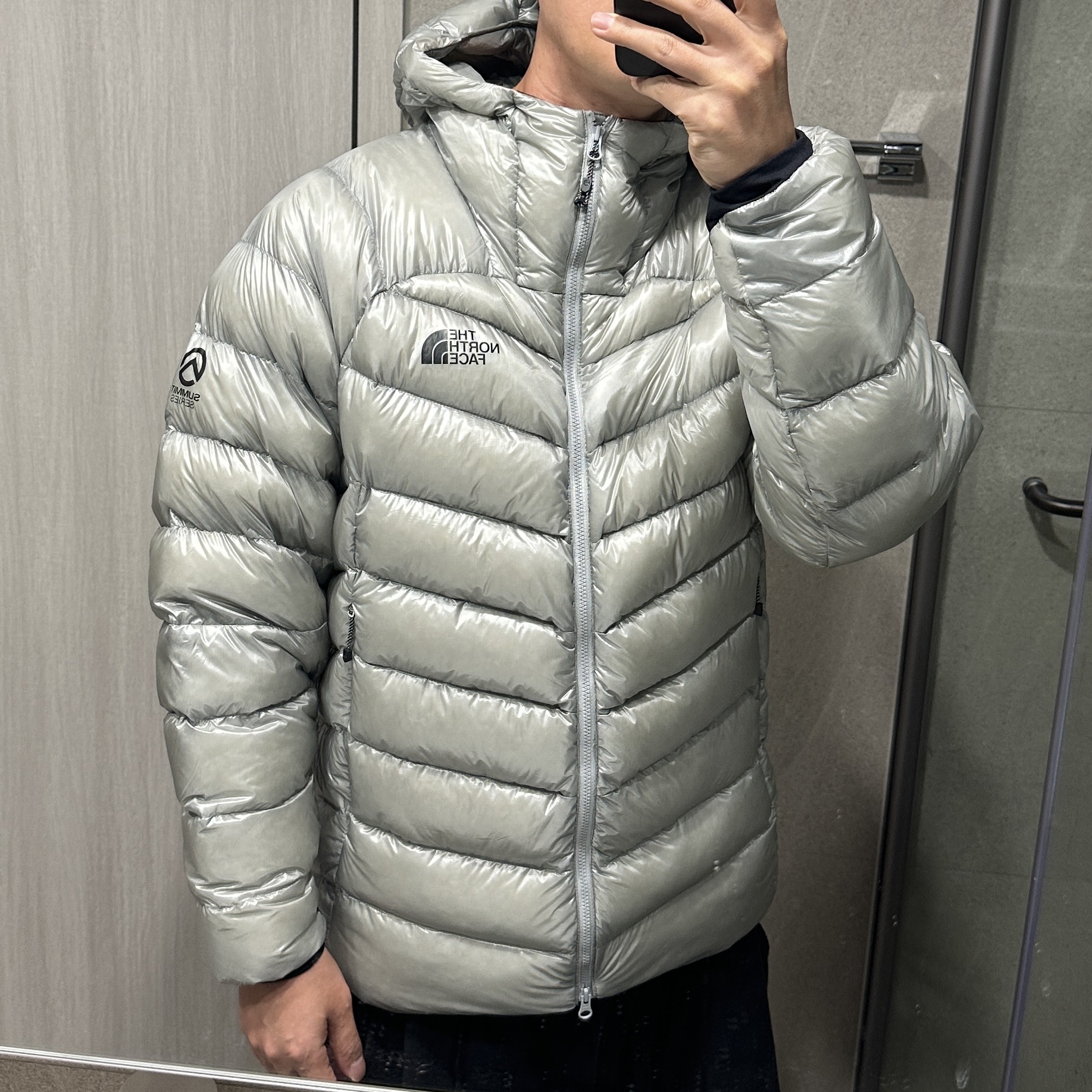 The North Face Summit Mattehorn RDS Down Jacket Light Gray 착용 스타일 - 1