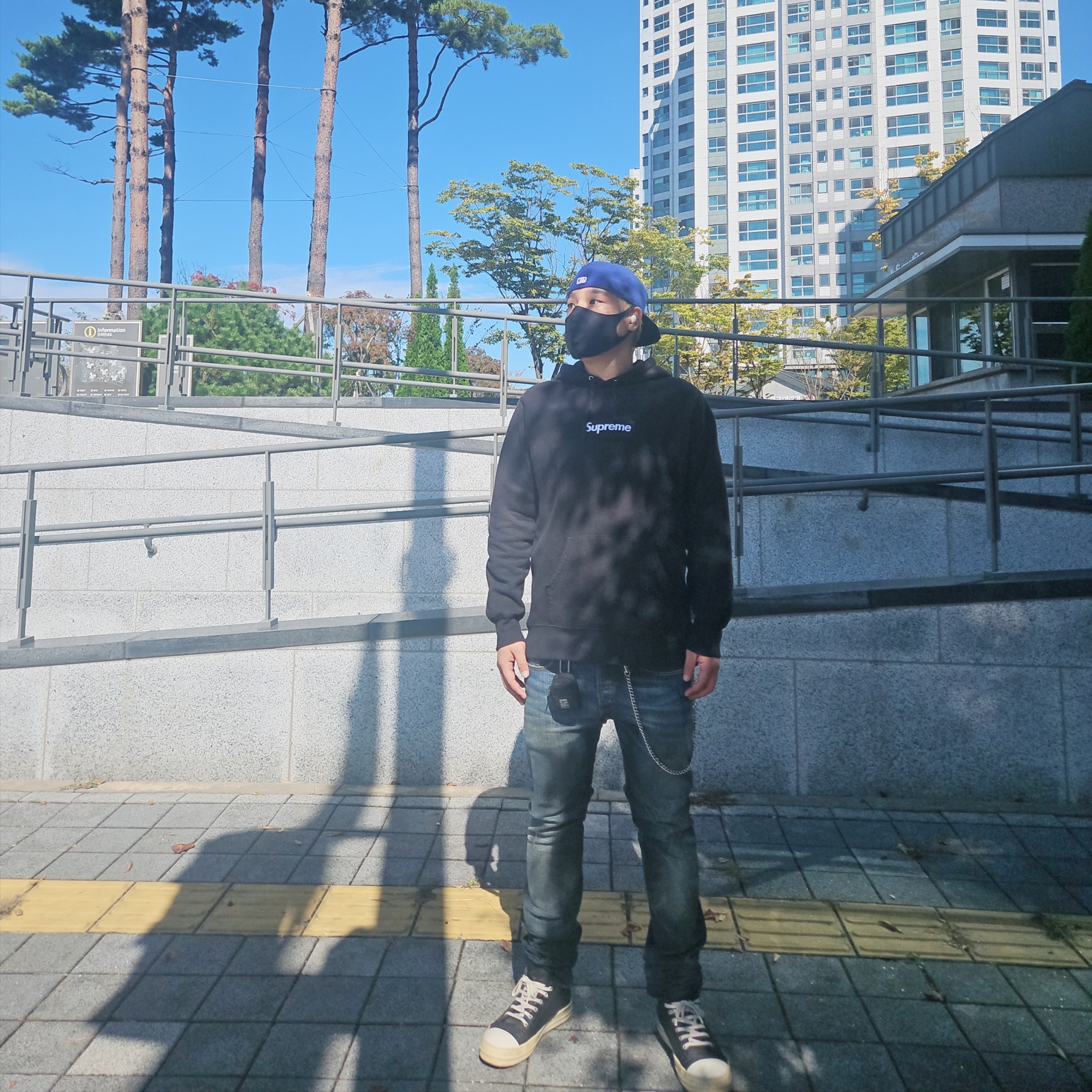 New Era 59Fifty MLB Seoul Series LA Dodgers Dark Royal, Rick Owens Lido Low Sneaks Black Milk 착용 스타일 - 2