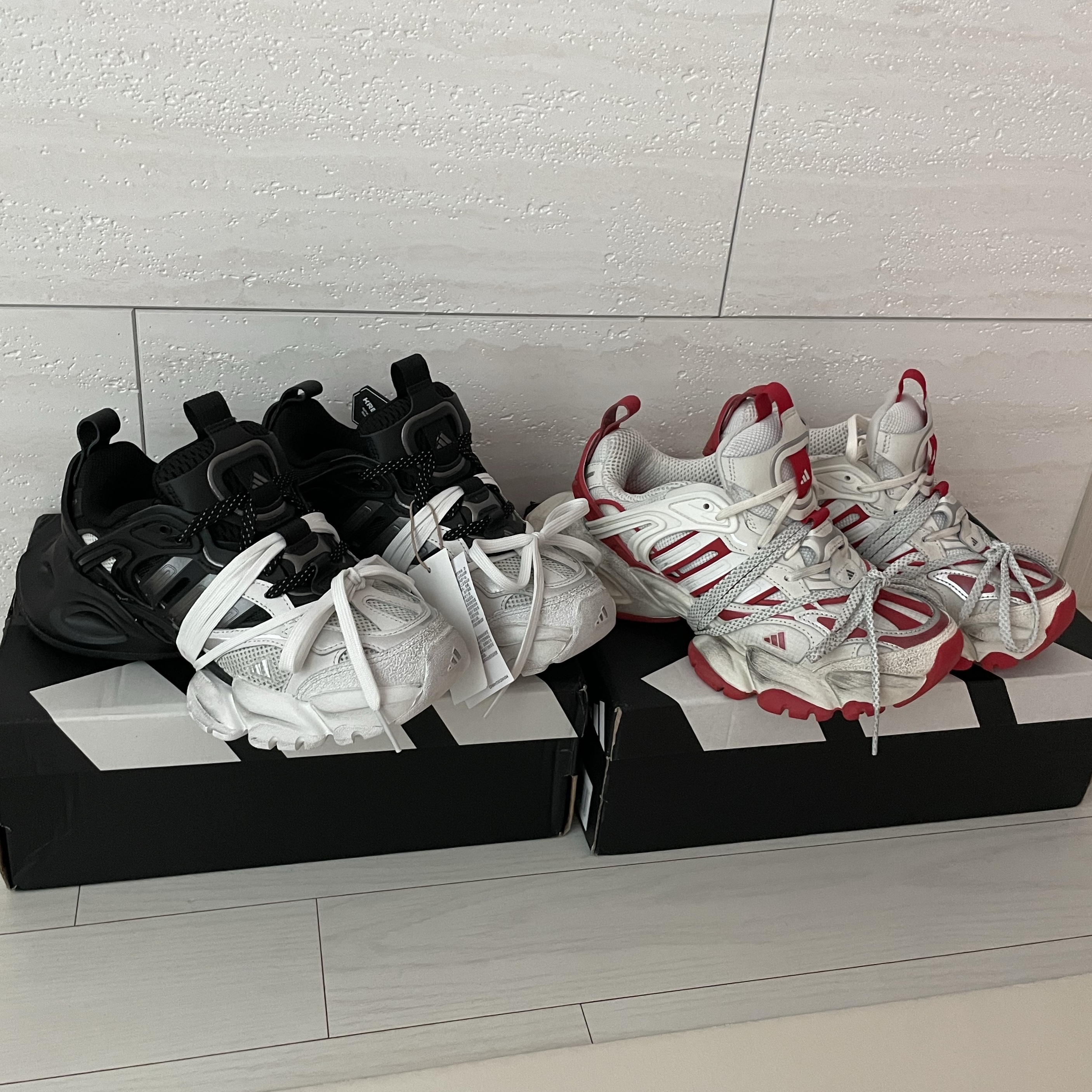 Adidas Vento XLG Runner Deluxe Sneakers White Black, Adidas Vento XLG Deluxe Sneakers White Red 착용 스타일 - 2