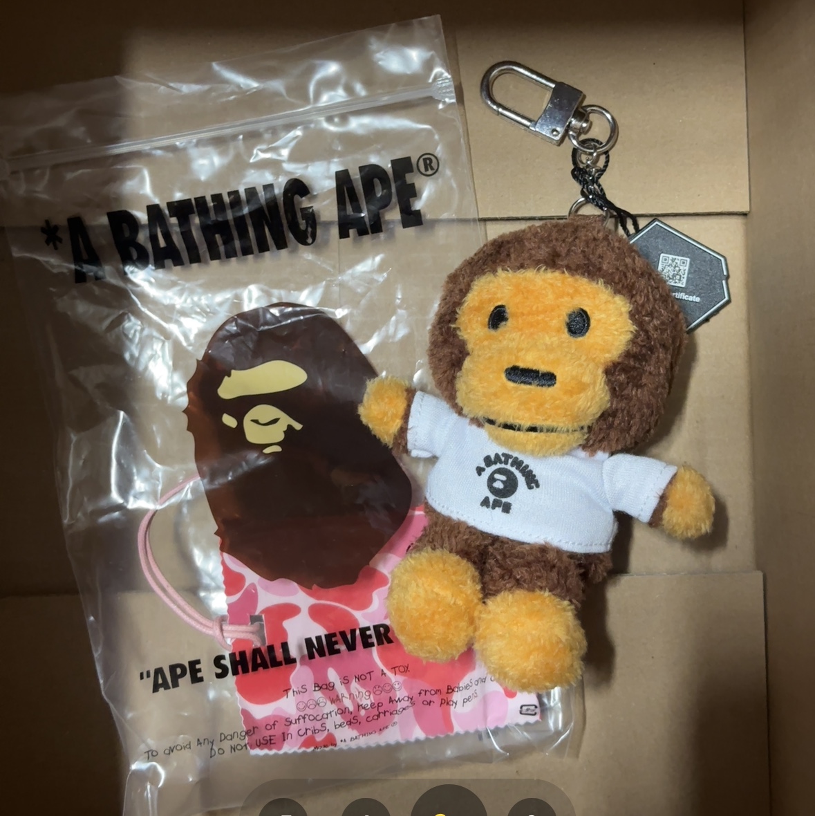 BAPE Baby Milo College T-Shirt Plush Doll Key Chain Brown, Starbucks x BAPE Baby Milo Coaster 착용 스타일 - 1