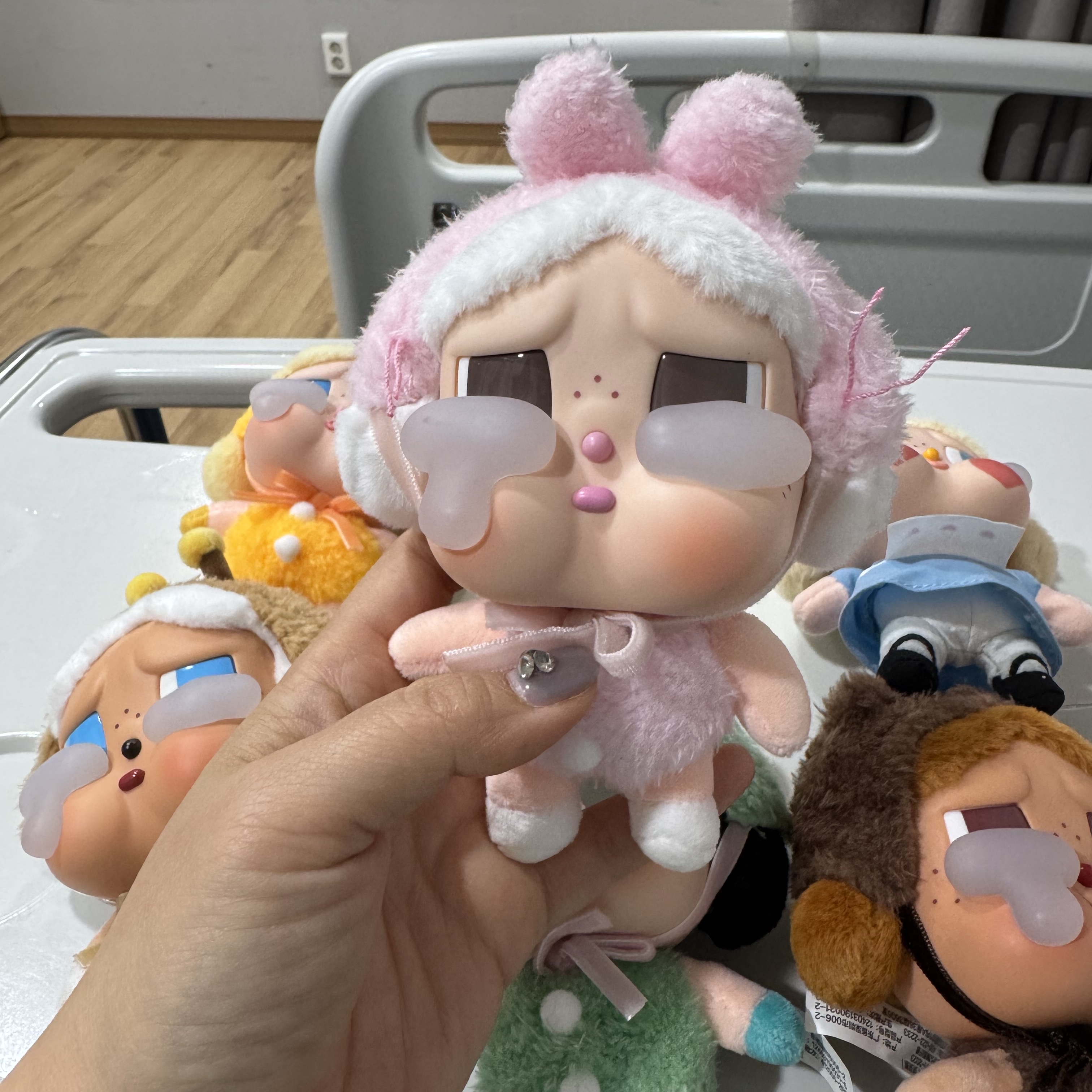 Pop Mart Crybaby Crying Again Series Plush Keyring Sealed Case (6 Blind Boxes) 착용 스타일 - 8