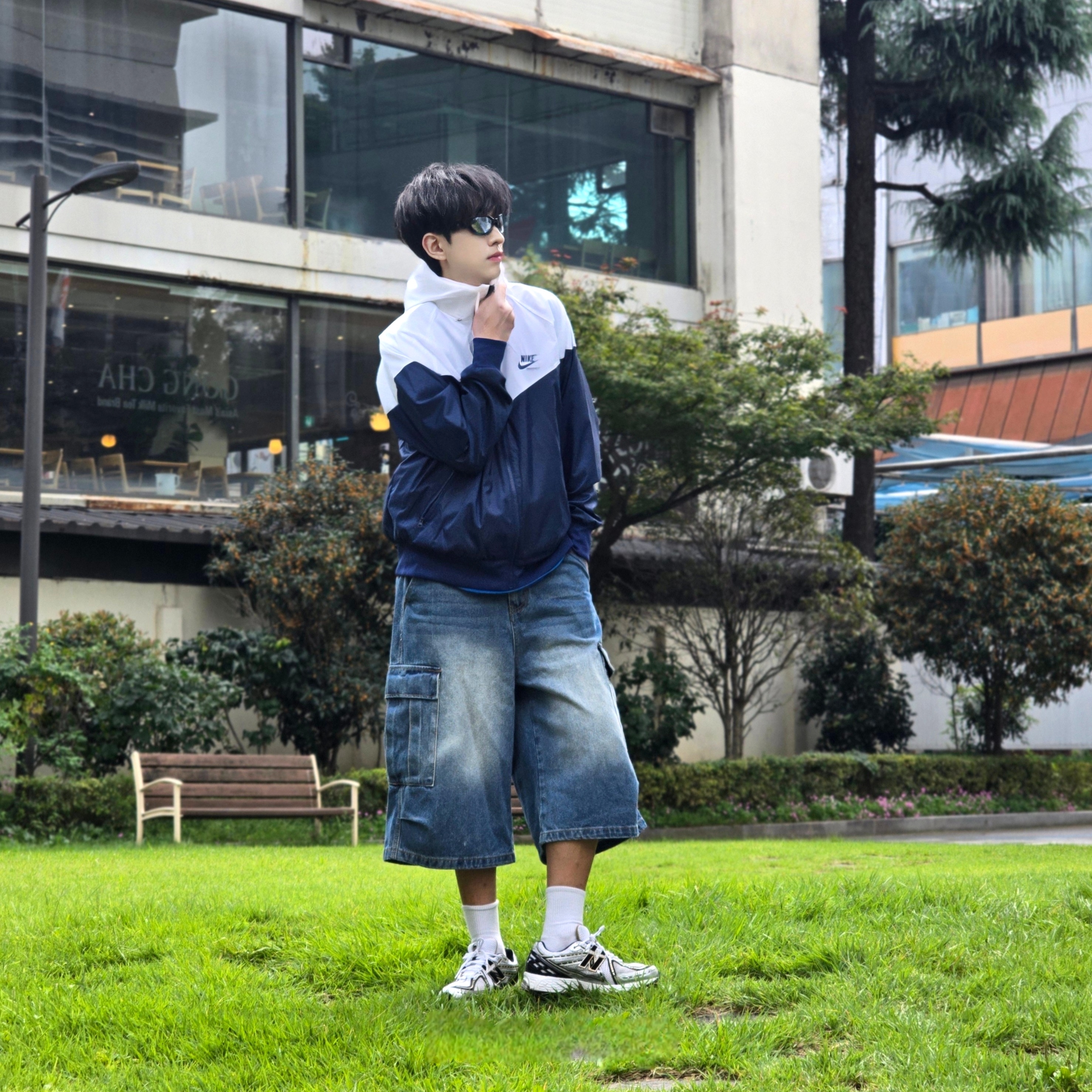 Nike Windrunner Woven Lined Jacket White Blue Void - Asia, New Balance 1906R White Gold 착용 스타일 - 3