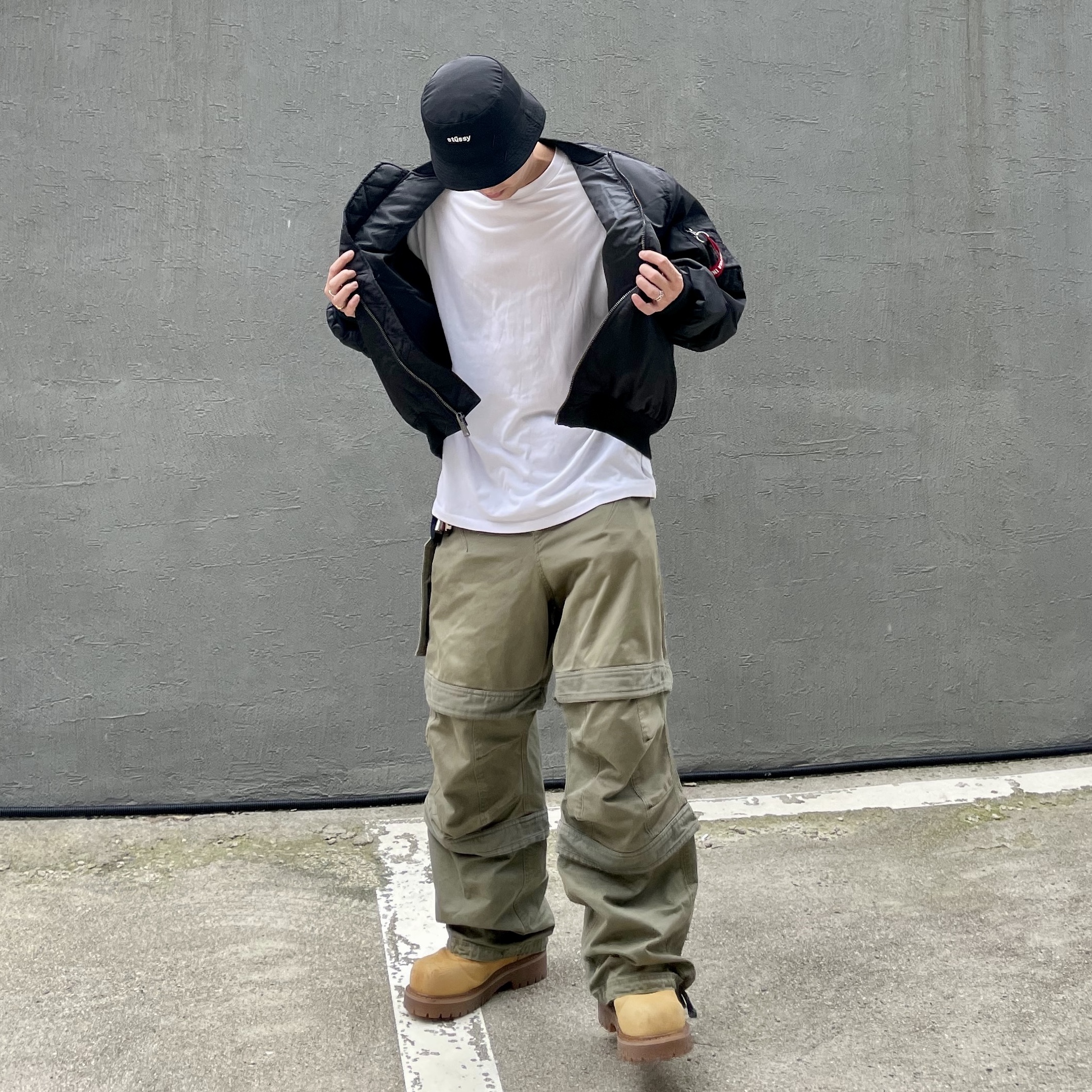 ALPHA INDUSTRIES MA-1 Flight Jacket Black 착용 스타일 - 1