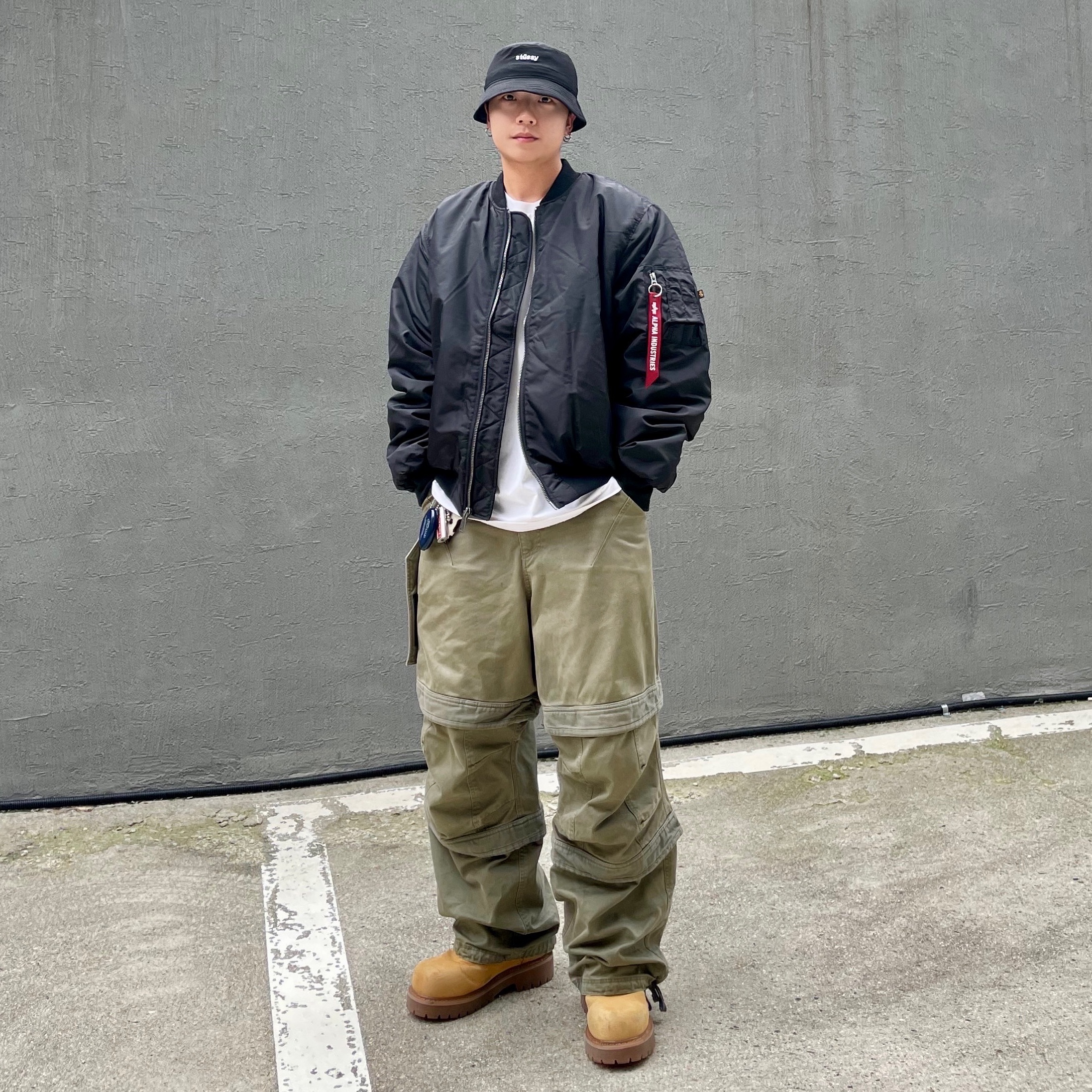 ALPHA INDUSTRIES MA-1 Flight Jacket Black 착용 스타일 - 2