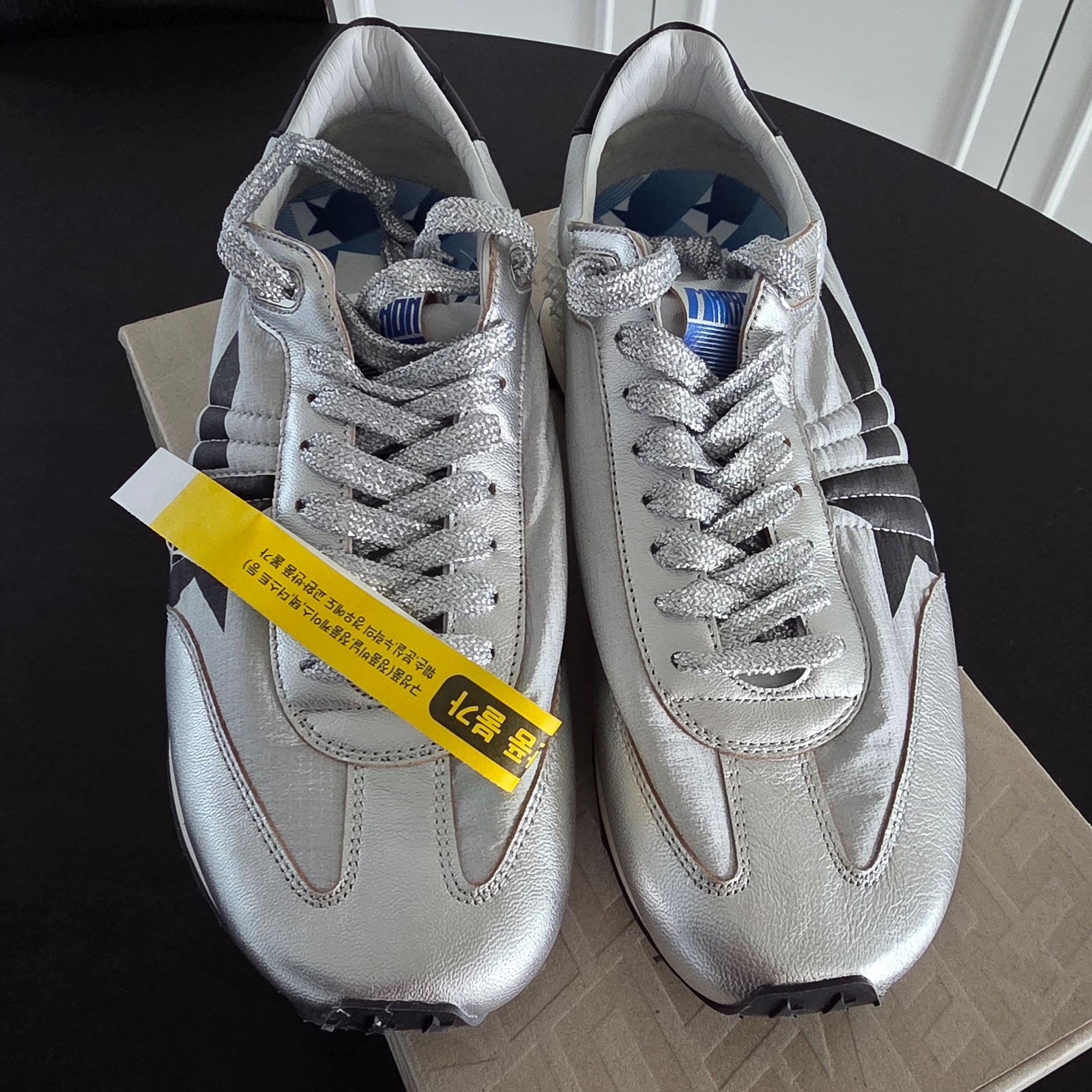 Golden Goose Black Star Marathon Sneakers Silver, Cartier Love Bracelet Yellow Gold 착용 스타일 - 4