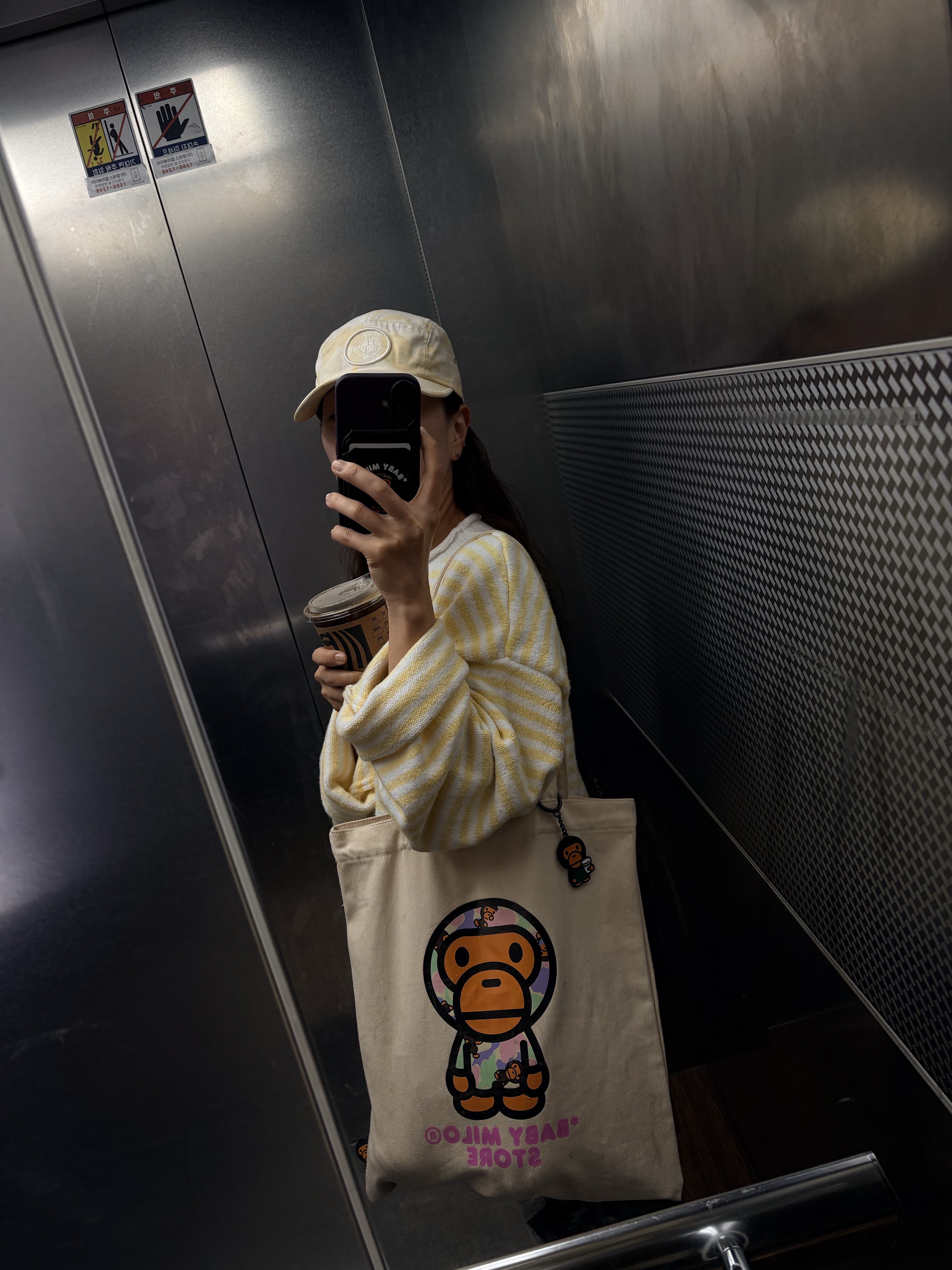 Starbucks x BAPE Baby Milo Coaster, BAPE Baby Milo Canvas Tote Bag Ivory 착용 스타일 - 2