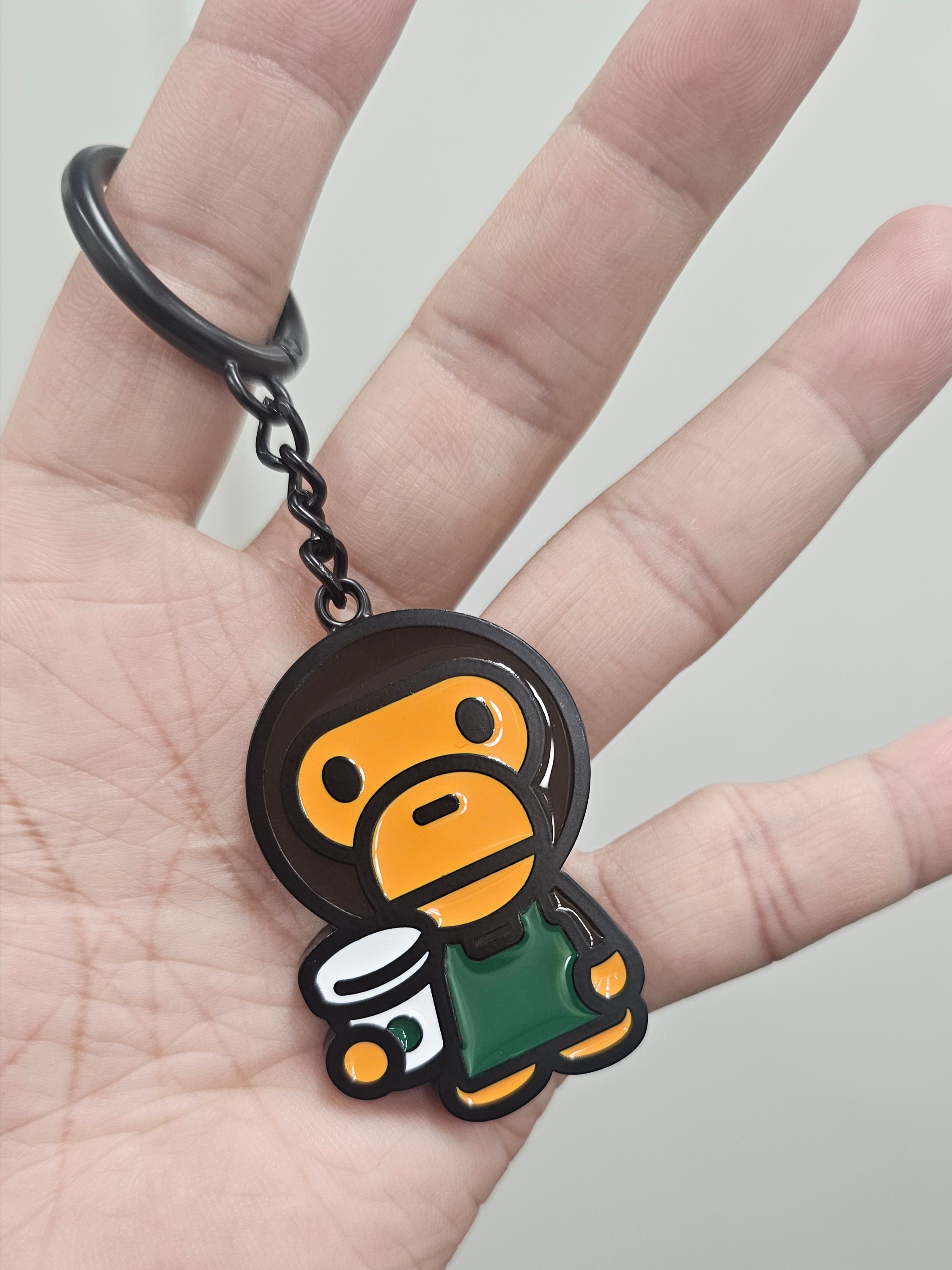 Starbucks x BAPE Baby Milo Keychain 착용 스타일