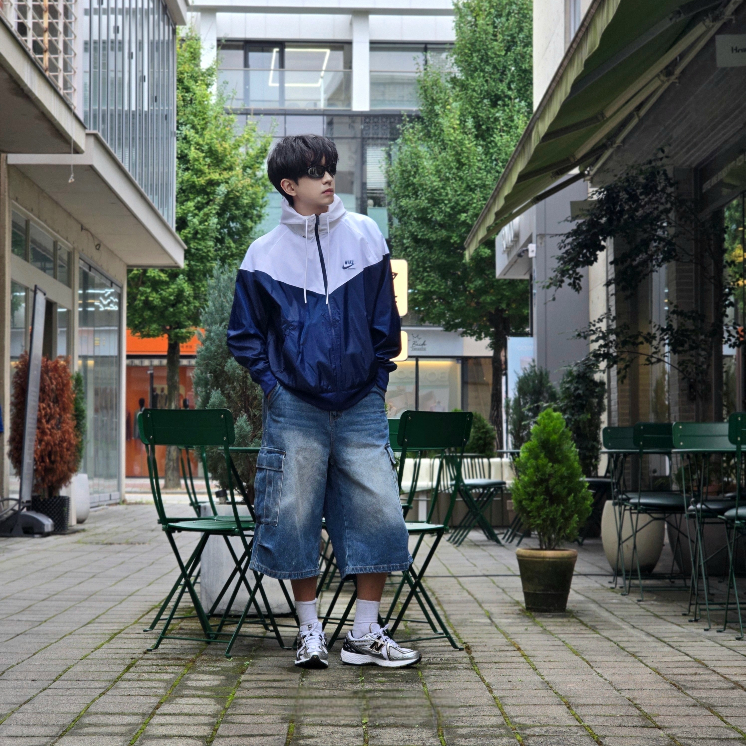 Nike Windrunner Woven Lined Jacket White Blue Void - Asia, New Balance 1906R White Gold 착용 스타일 - 4