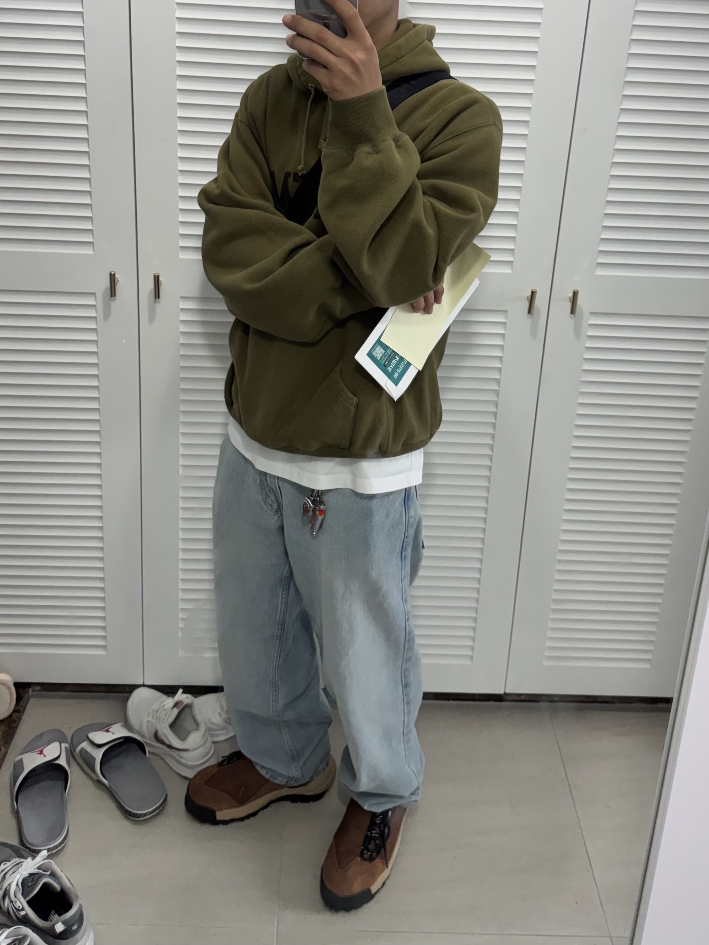 Nike x Sacai Magmascape SP Pecan, Supreme Varsity Hooded Sweatshirt Dark Olive - 23FW 착용 스타일