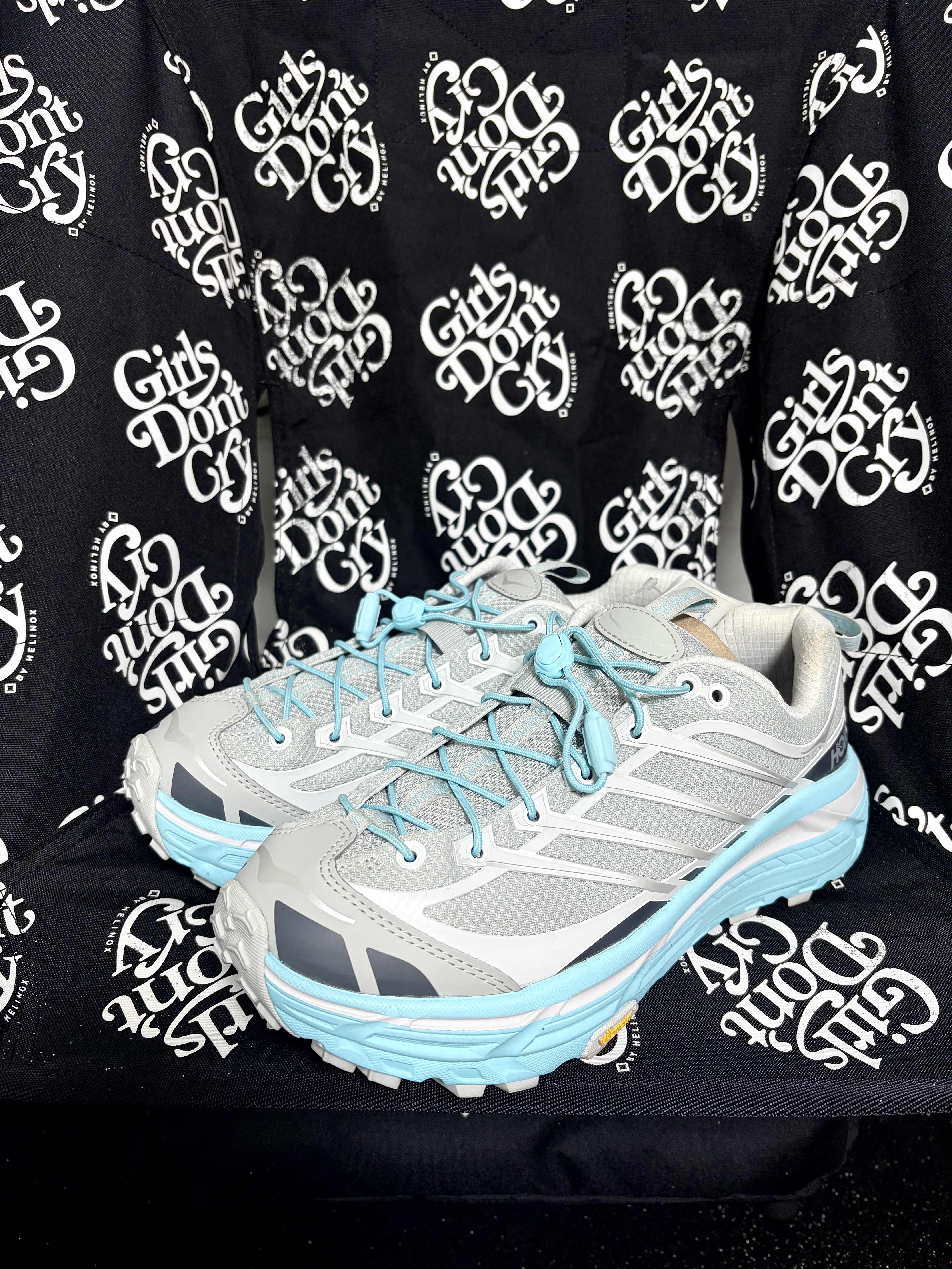 Hoka Mafate Three 2 Stardust Cloudless, Helinox x Verdy Chair One 착용 스타일 - 1