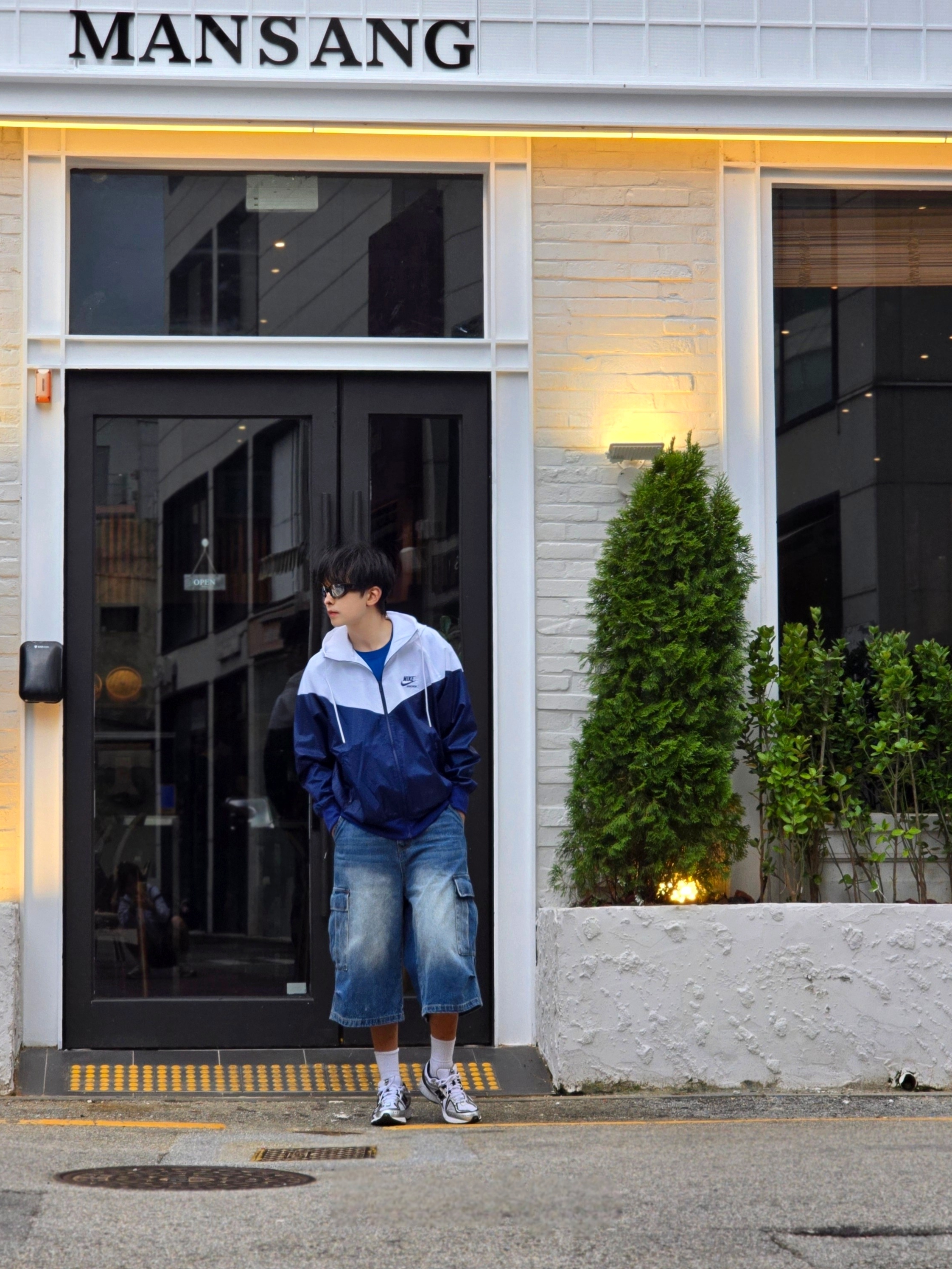Nike Windrunner Woven Lined Jacket White Blue Void - Asia, New Balance 1906R White Gold 착용 스타일 - 1
