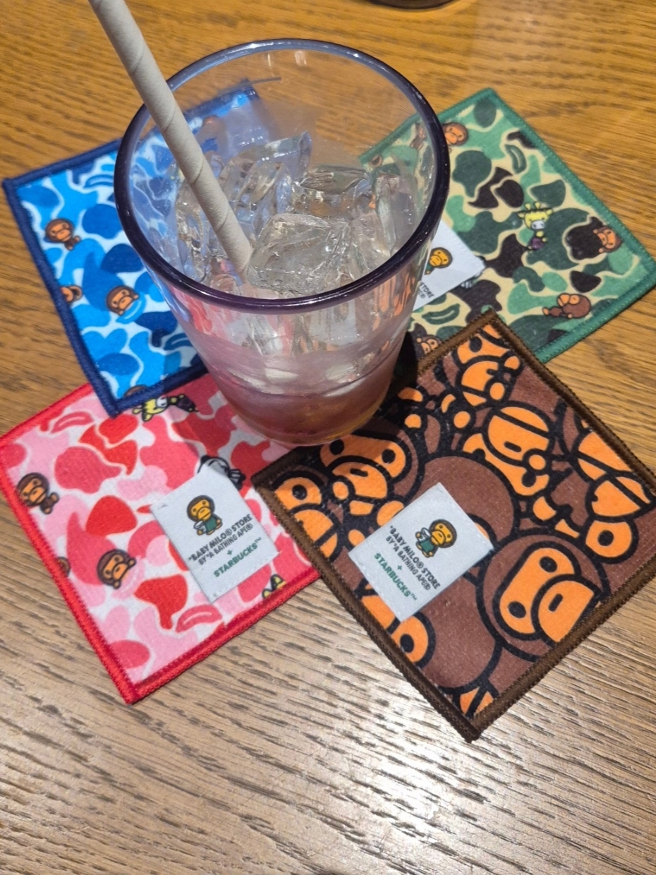 Starbucks x BAPE Baby Milo Coaster, Starbucks x BAPE Baby Milo Coaster Pink Green (Set of 4) 착용 스타일 - 1