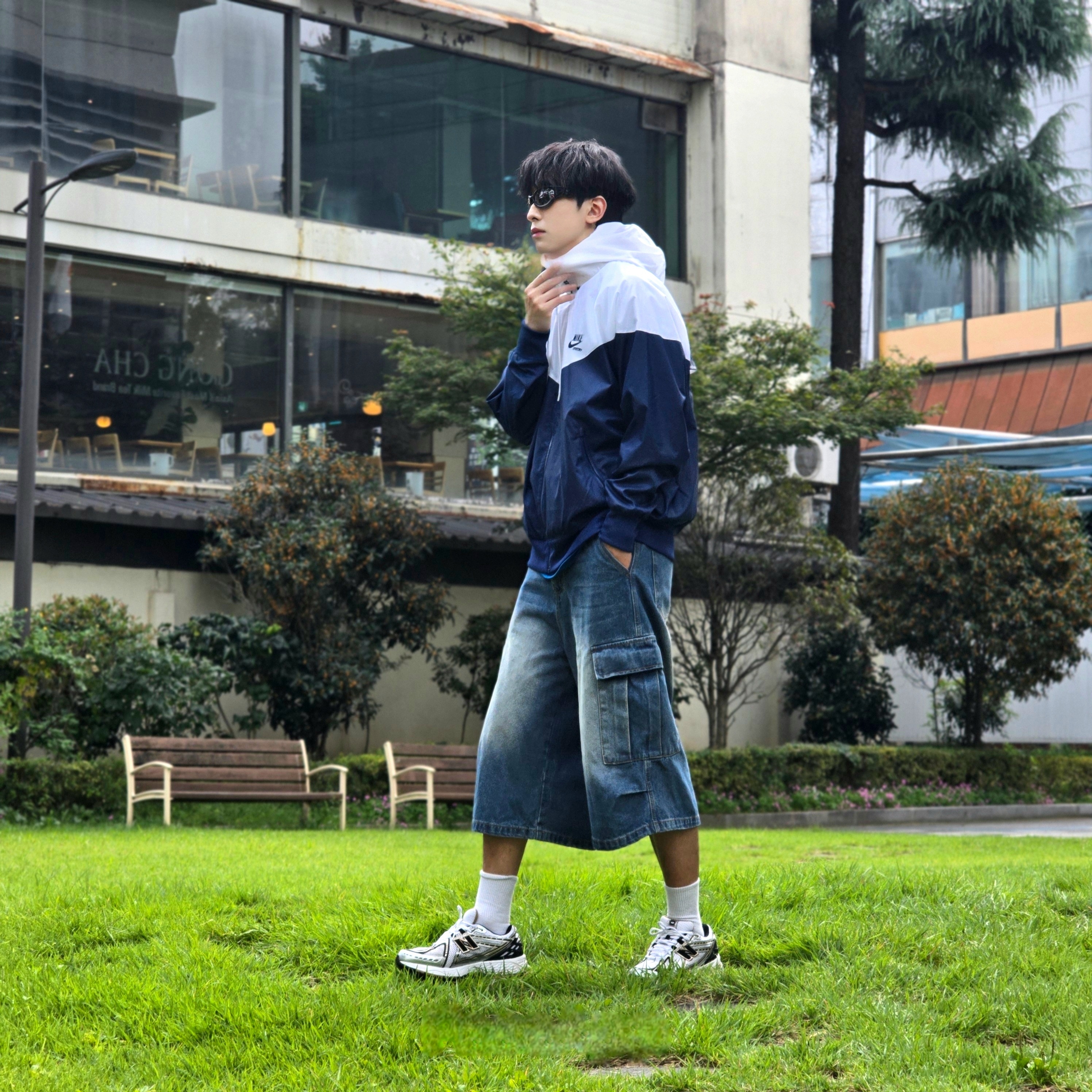 Nike Windrunner Woven Lined Jacket White Blue Void - Asia, New Balance 1906R White Gold 착용 스타일 - 2