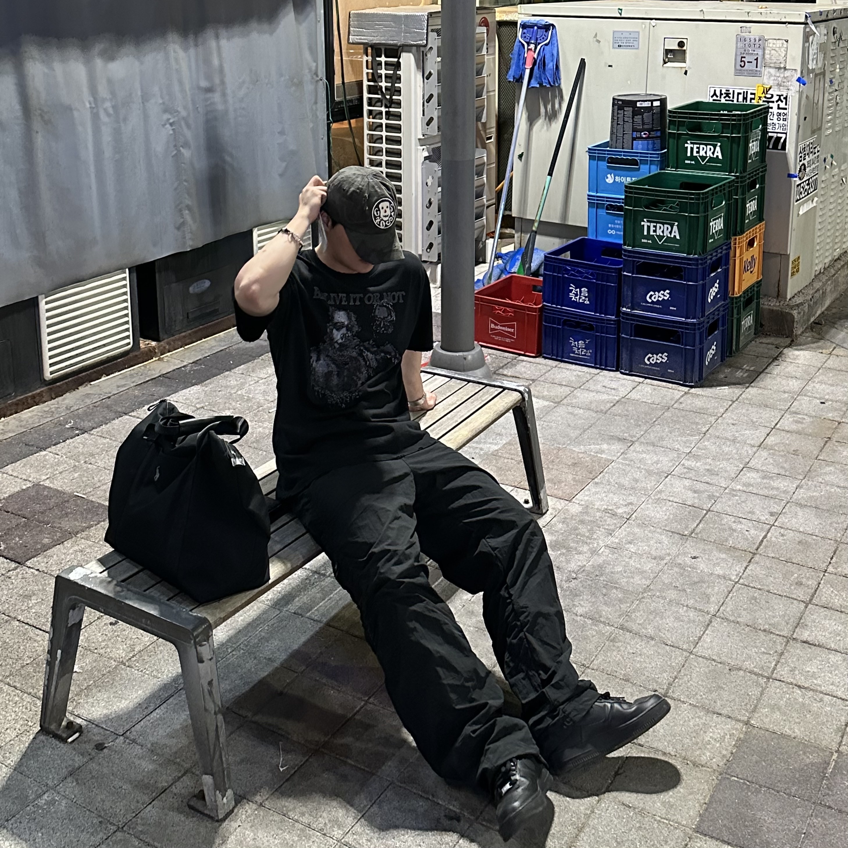OMO Believe Or Not T-Shirt - Missing E, Nike Air Force 1 '07 Low Triple Black 착용 스타일 - 2