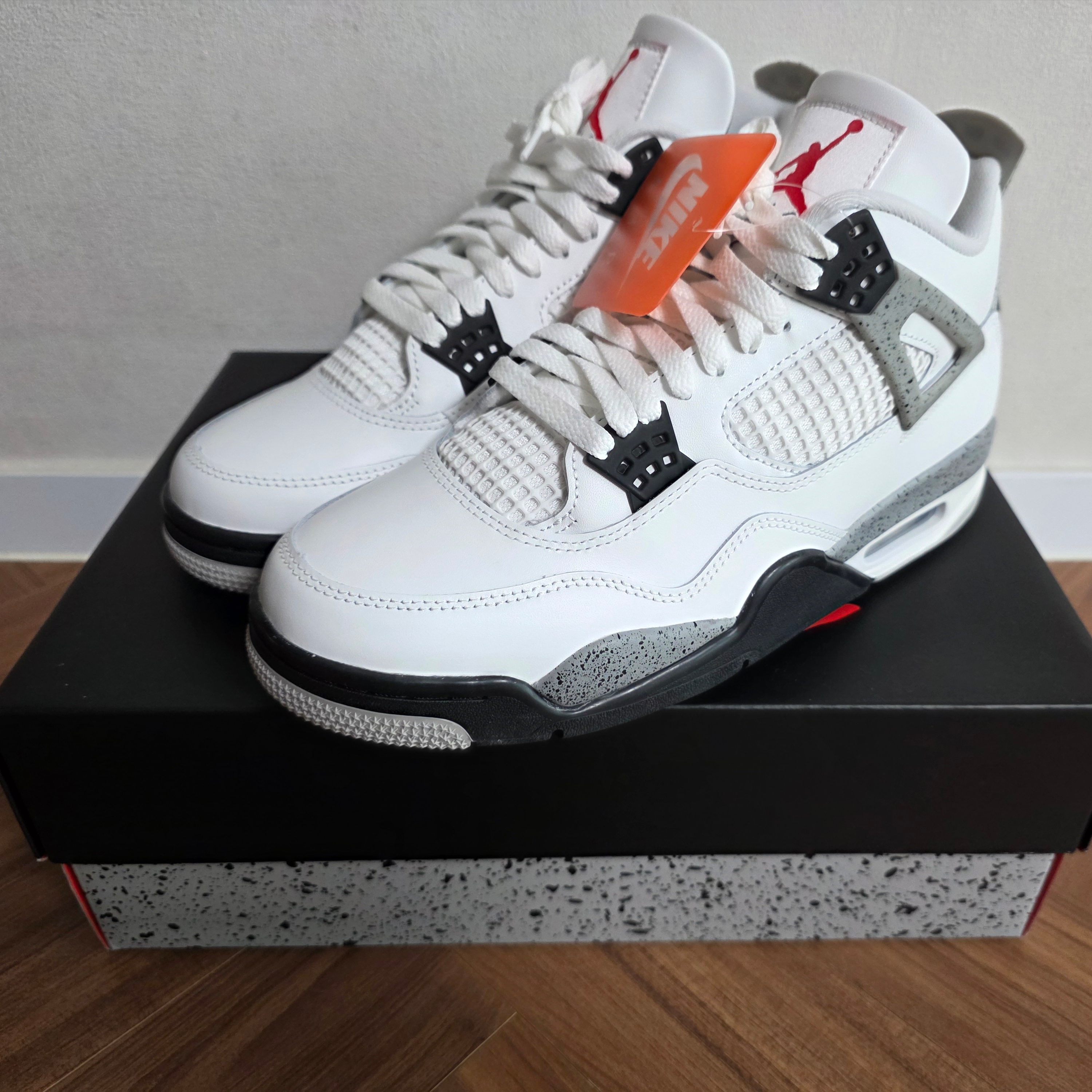 Jordan 4 Retro OG White Cement 2025 착용 스타일 - 1