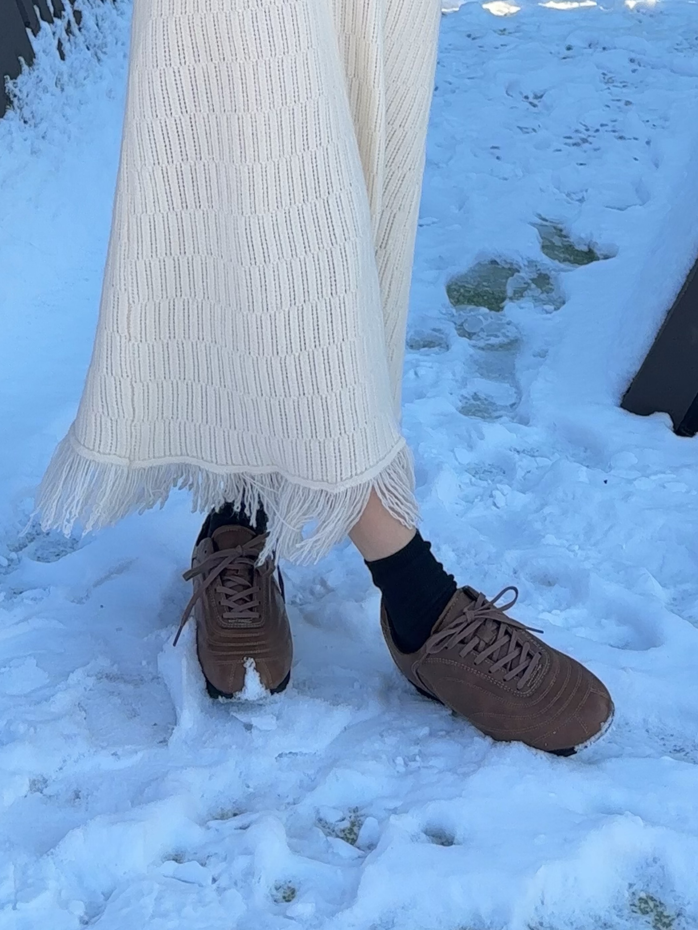 COREOFALCHEMY Stitch Sneakers Aterre Brown 착용 스타일 - 5