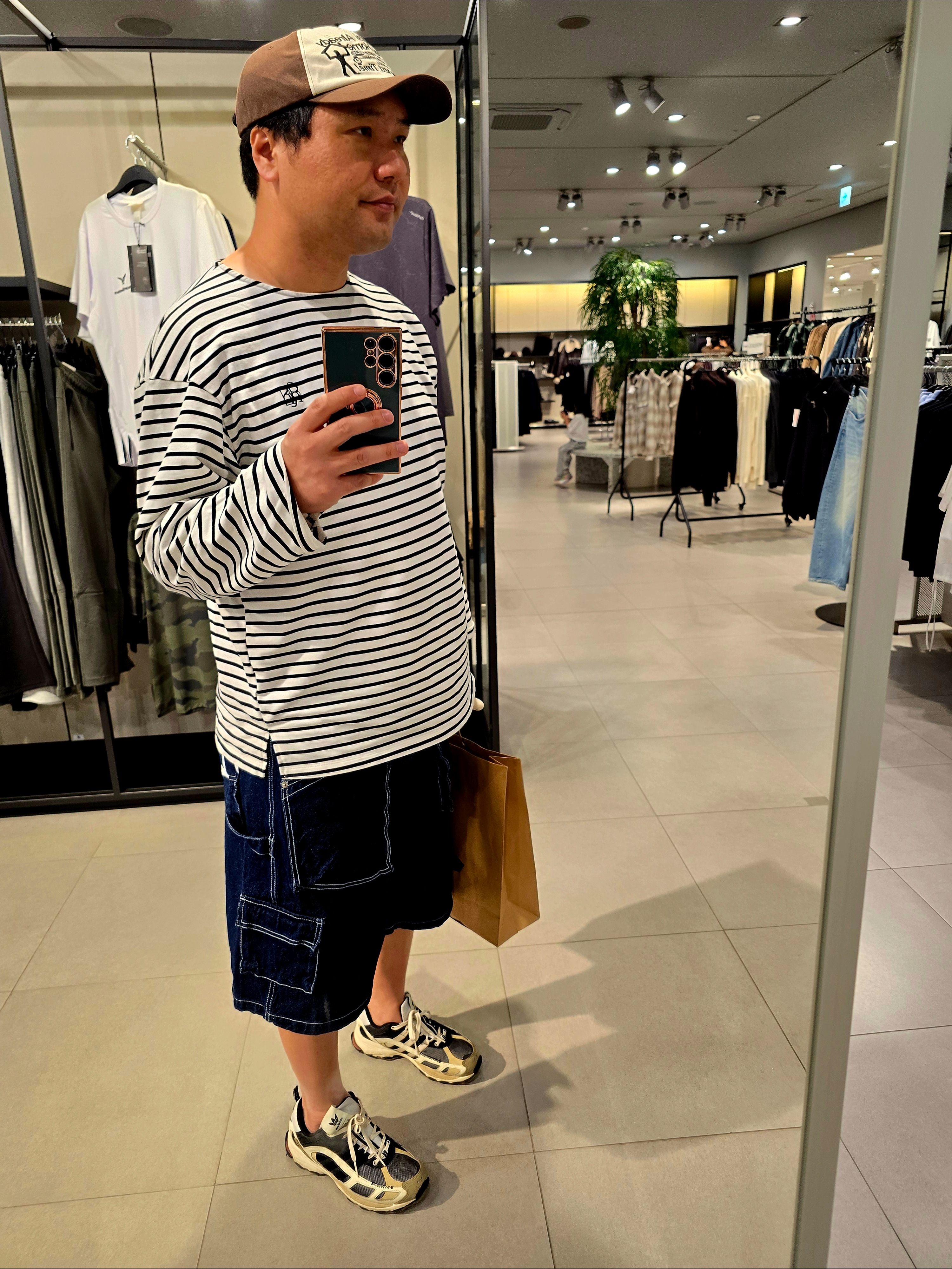 Adidas x Song for the Mute Shadowturf Core Black, Flavorism Carpenter Bermuda Denim Pants Indigo 착용 스타일