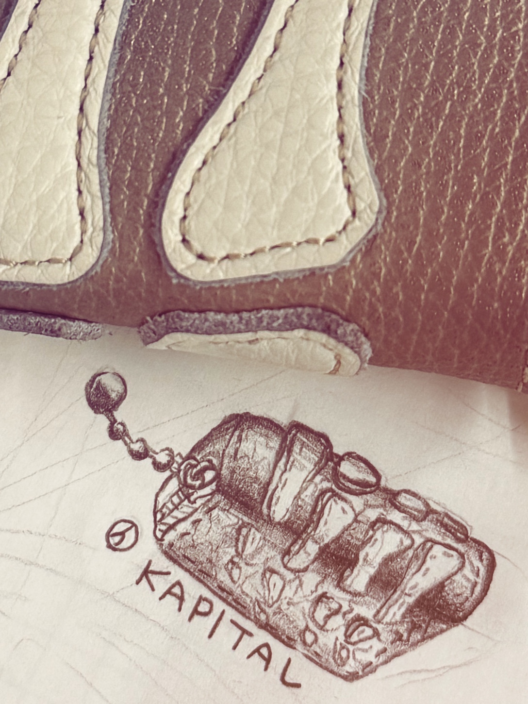 Kapital Thumbs Up Bone Hand Zip Mini Wallet Gold 착용 스타일