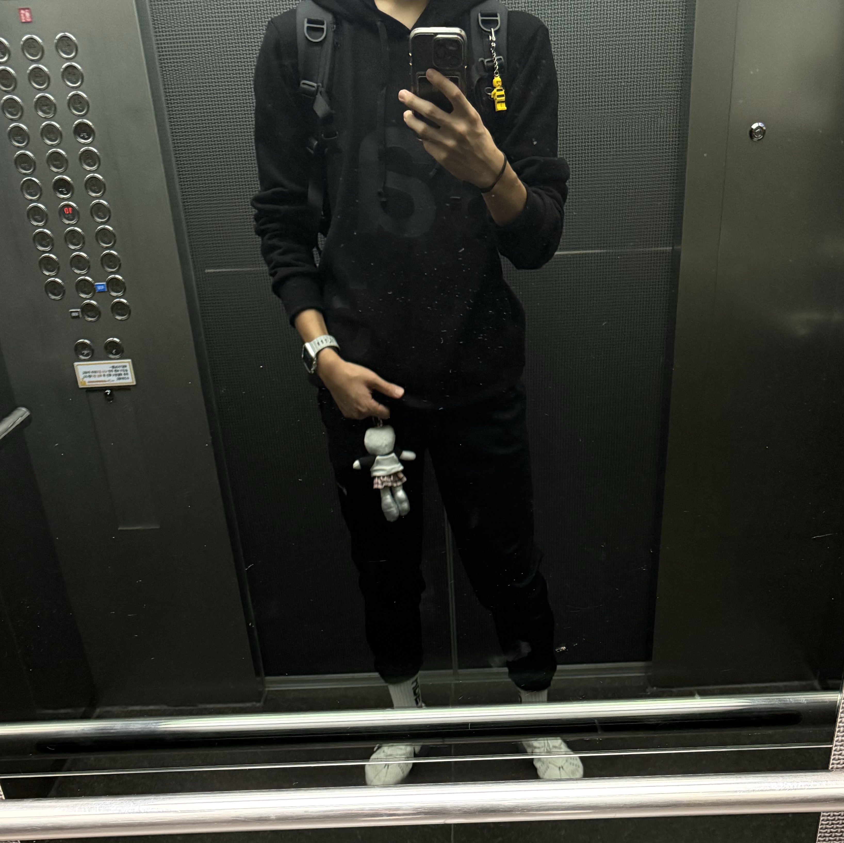 [KREAM 단독] Safarispot Basic Safari Hoodie Black 착용 스타일