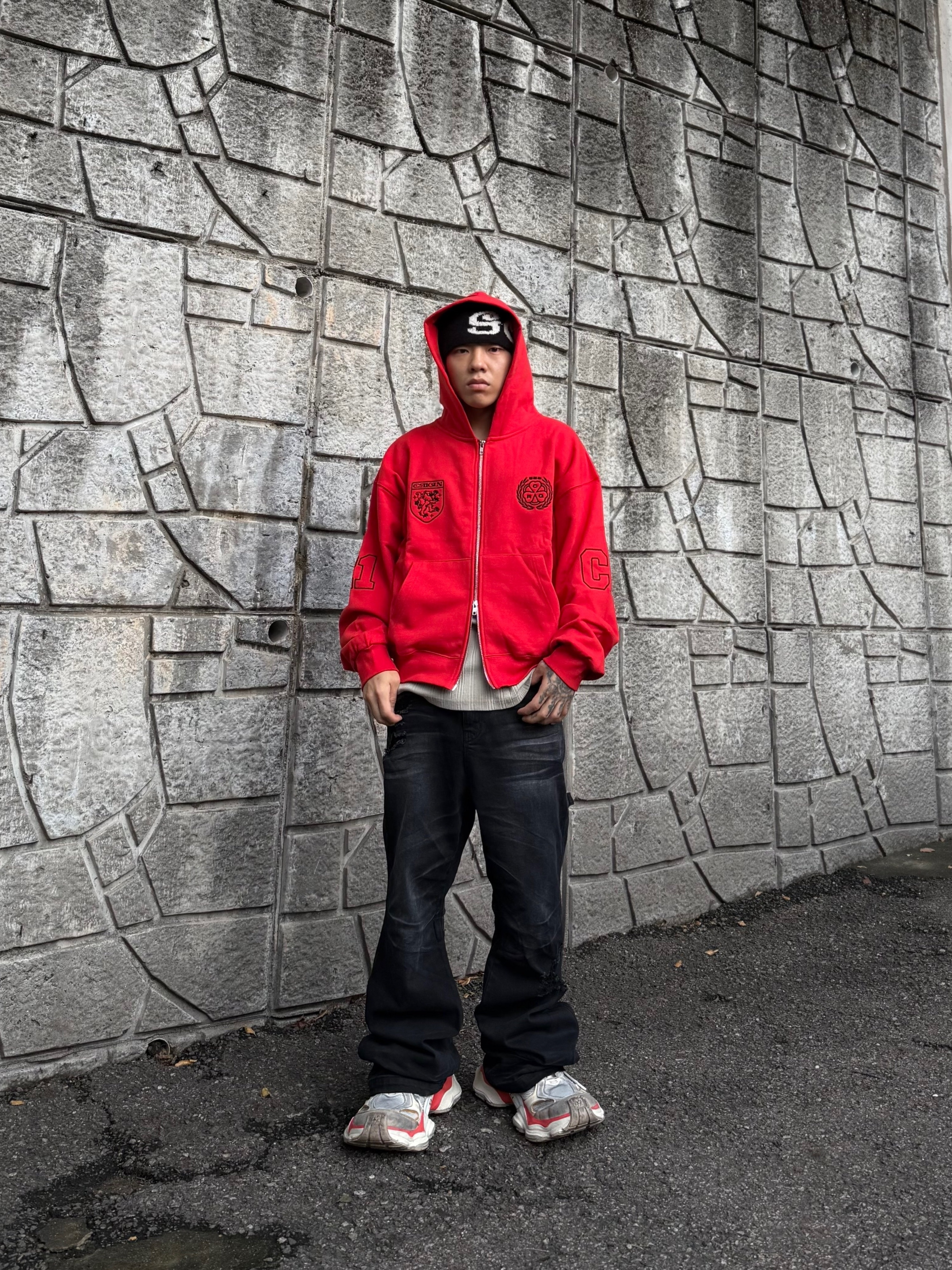 Balenciaga Cargo Sneakers Beige Grey Red 착용 스타일 - 6