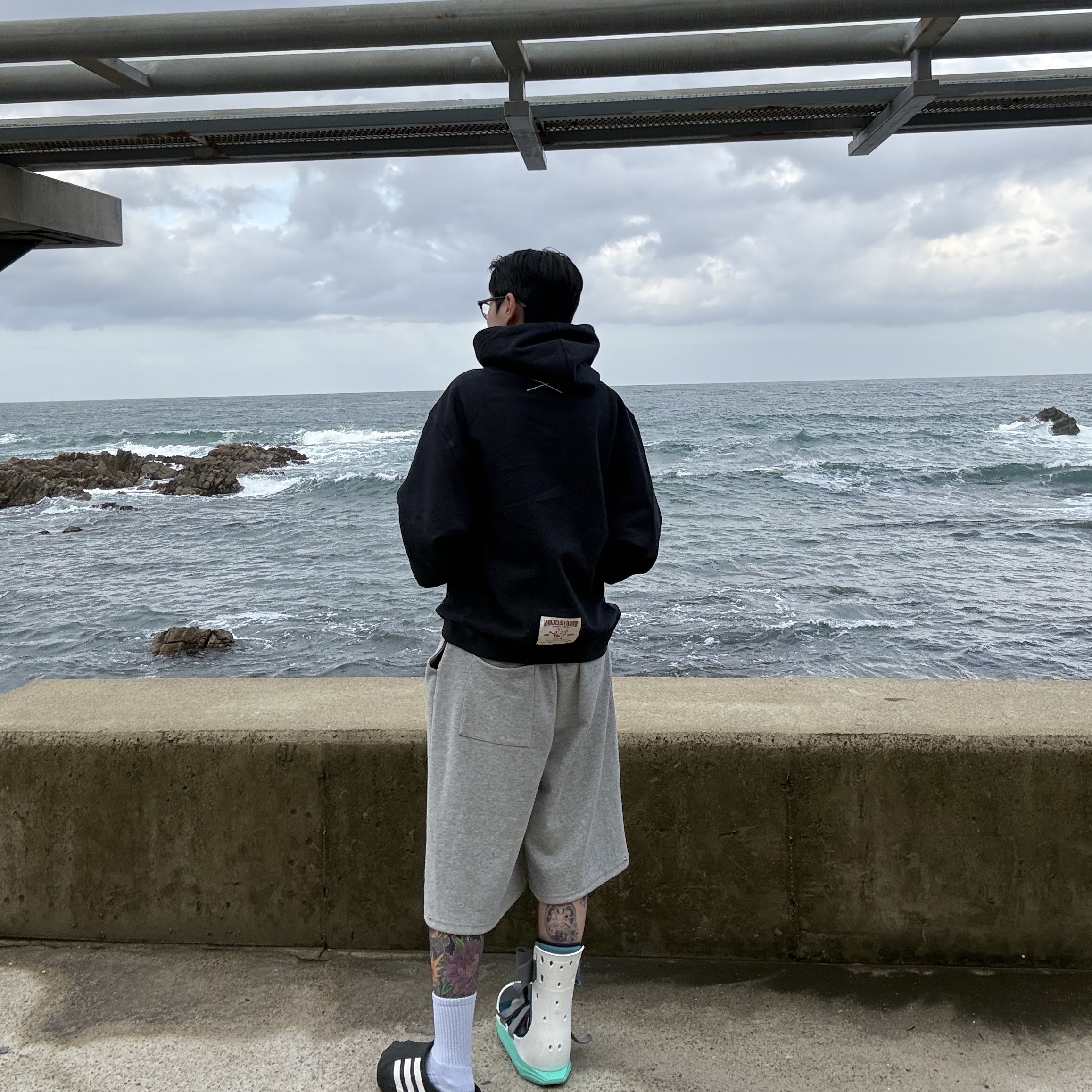 True Religion Old Glory Hoody Navy, Adidas Adifom Superstar Mule Core Black 착용 스타일