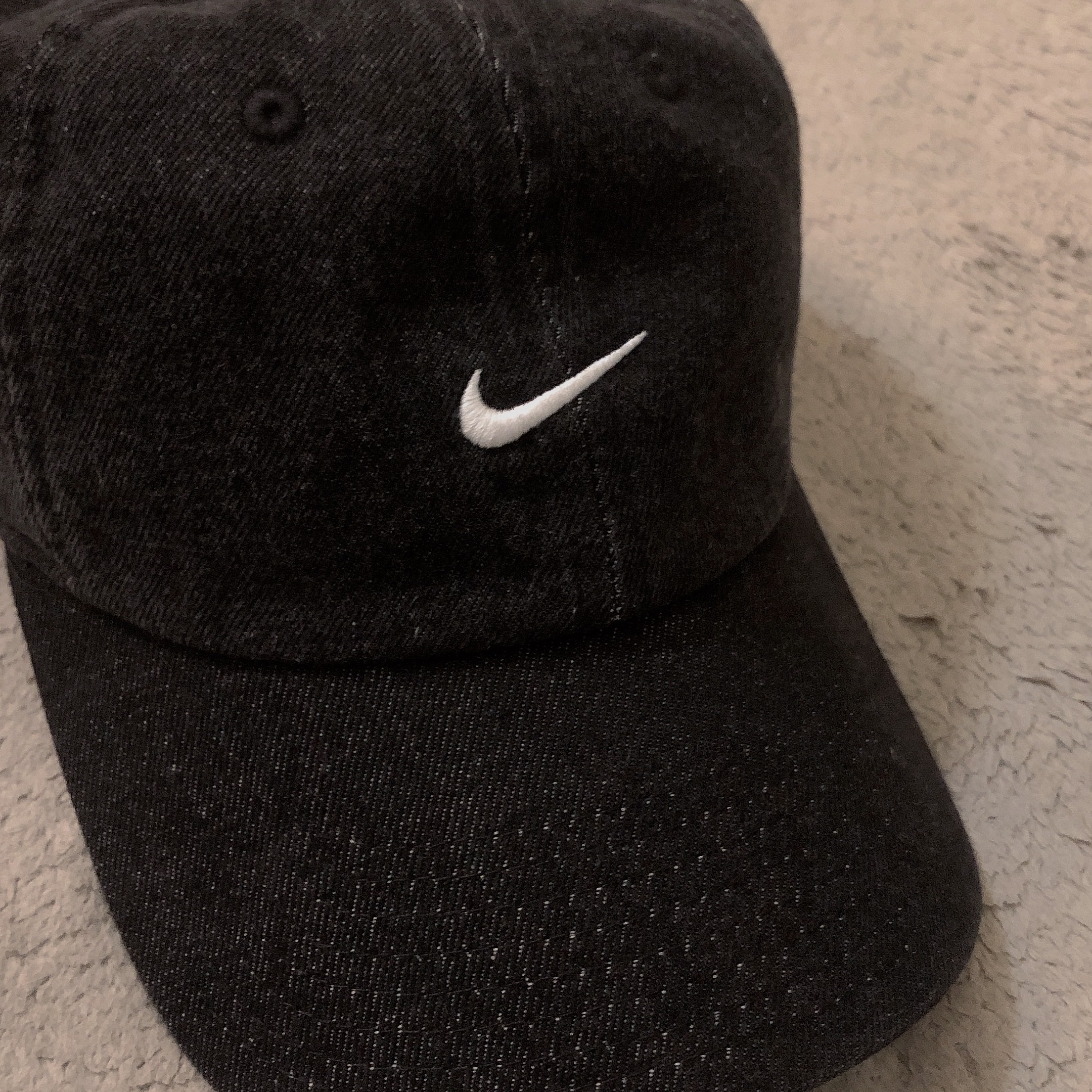 Nike Club Unstructured Denim Cap Black White 착용 스타일 - 2