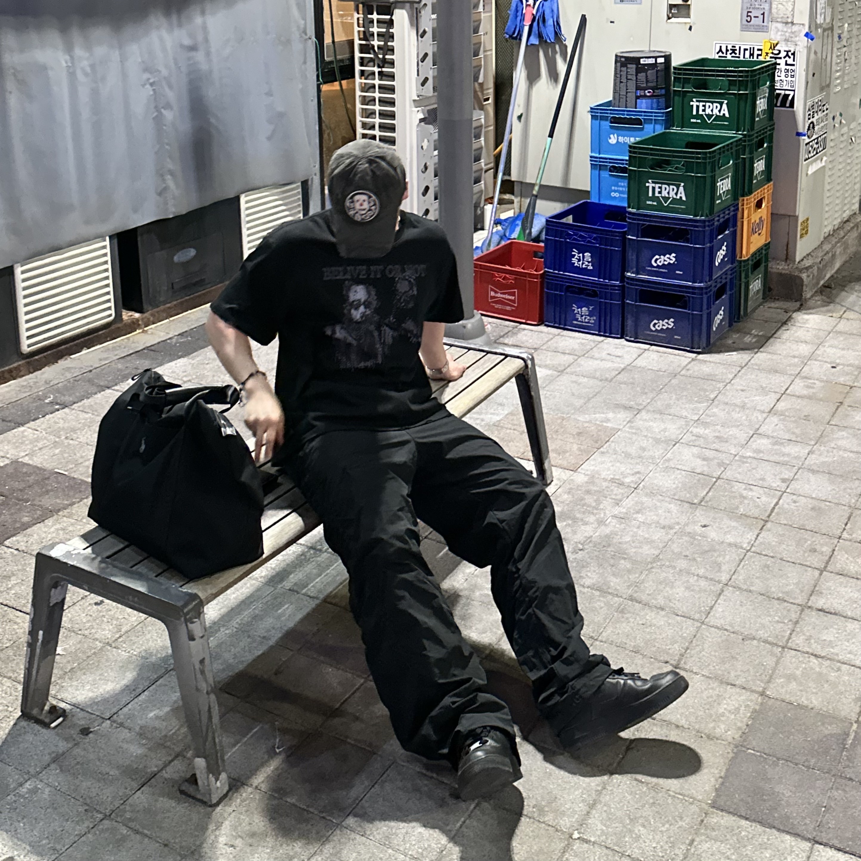 OMO Believe Or Not T-Shirt - Missing E, Nike Air Force 1 '07 Low Triple Black 착용 스타일 - 1