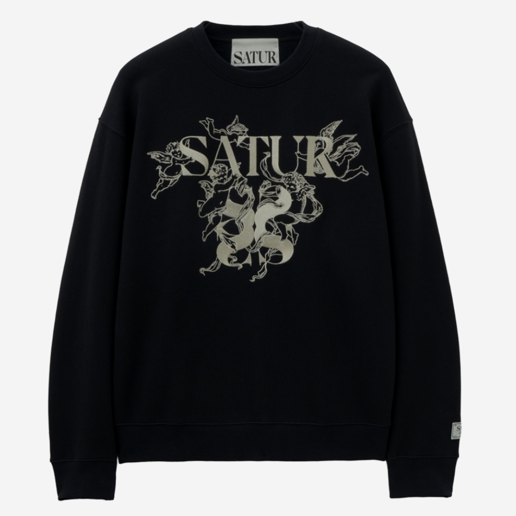 Nike x Billie Eilish Air Force 1 Low '07 SP Sequoia, SATUR Angel Graphic Sweatshirt Black 착용 스타일 - 2