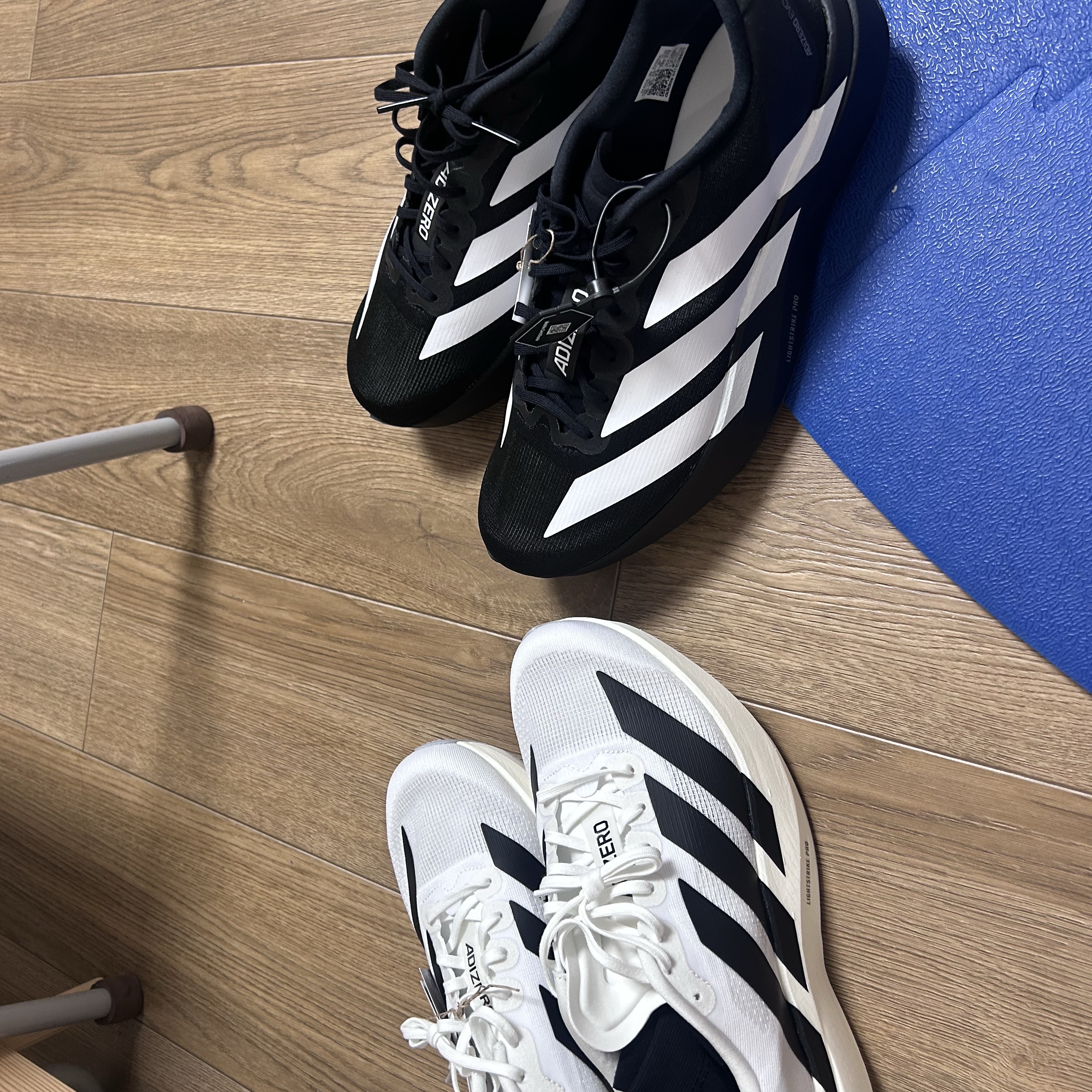 Adidas Adizero EVO SL Cloud White Core Black 착용 스타일