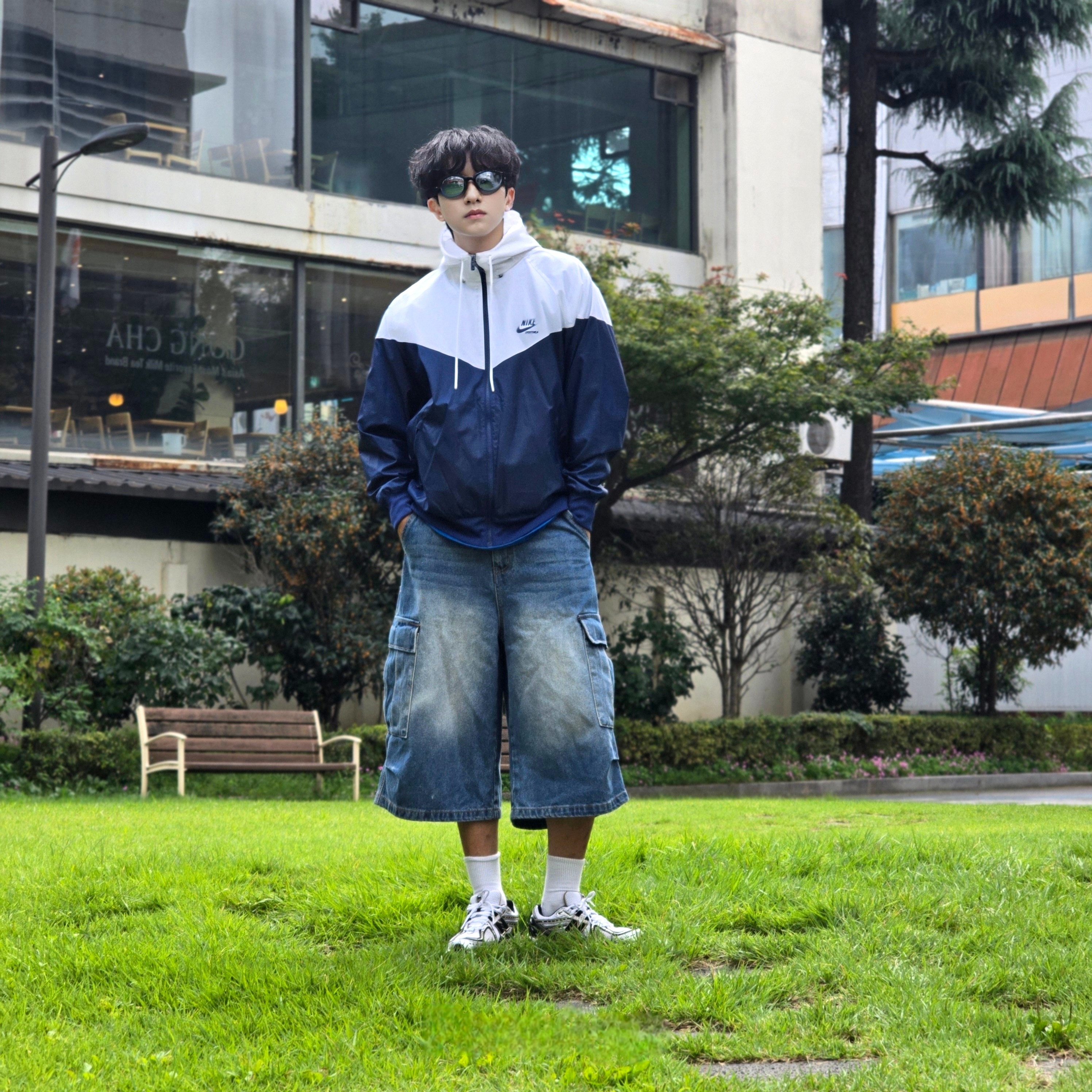 Nike Windrunner Woven Lined Jacket White Blue Void - Asia, New Balance 1906R White Gold 착용 스타일 - 6