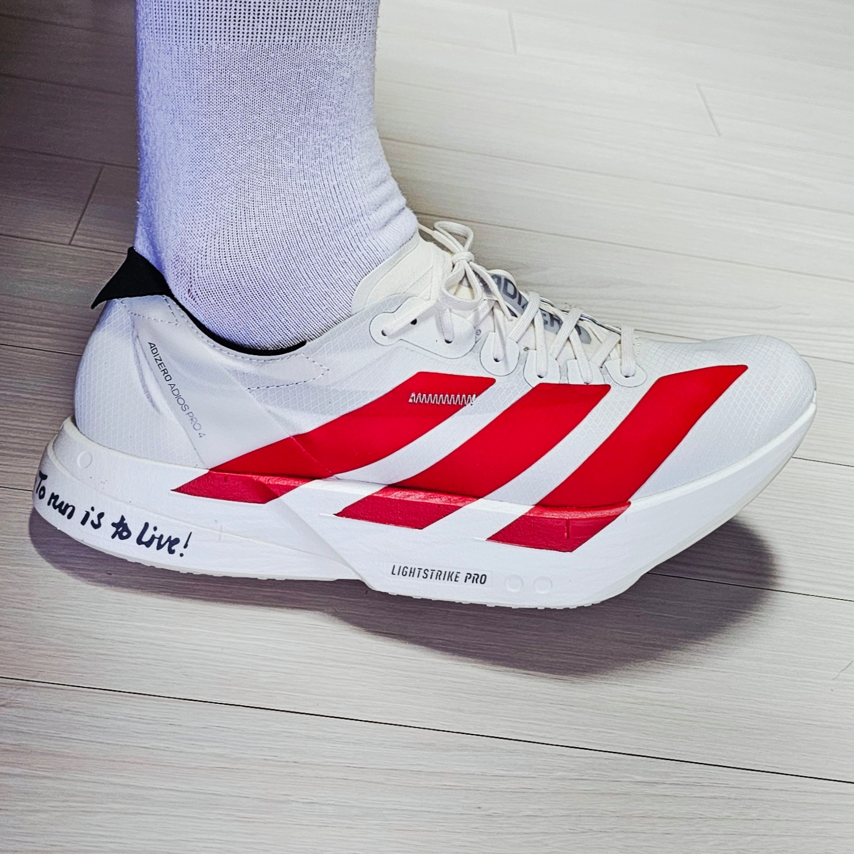 Adidas Adizero Adios Pro 4 Off White Better Scarlet 착용 스타일