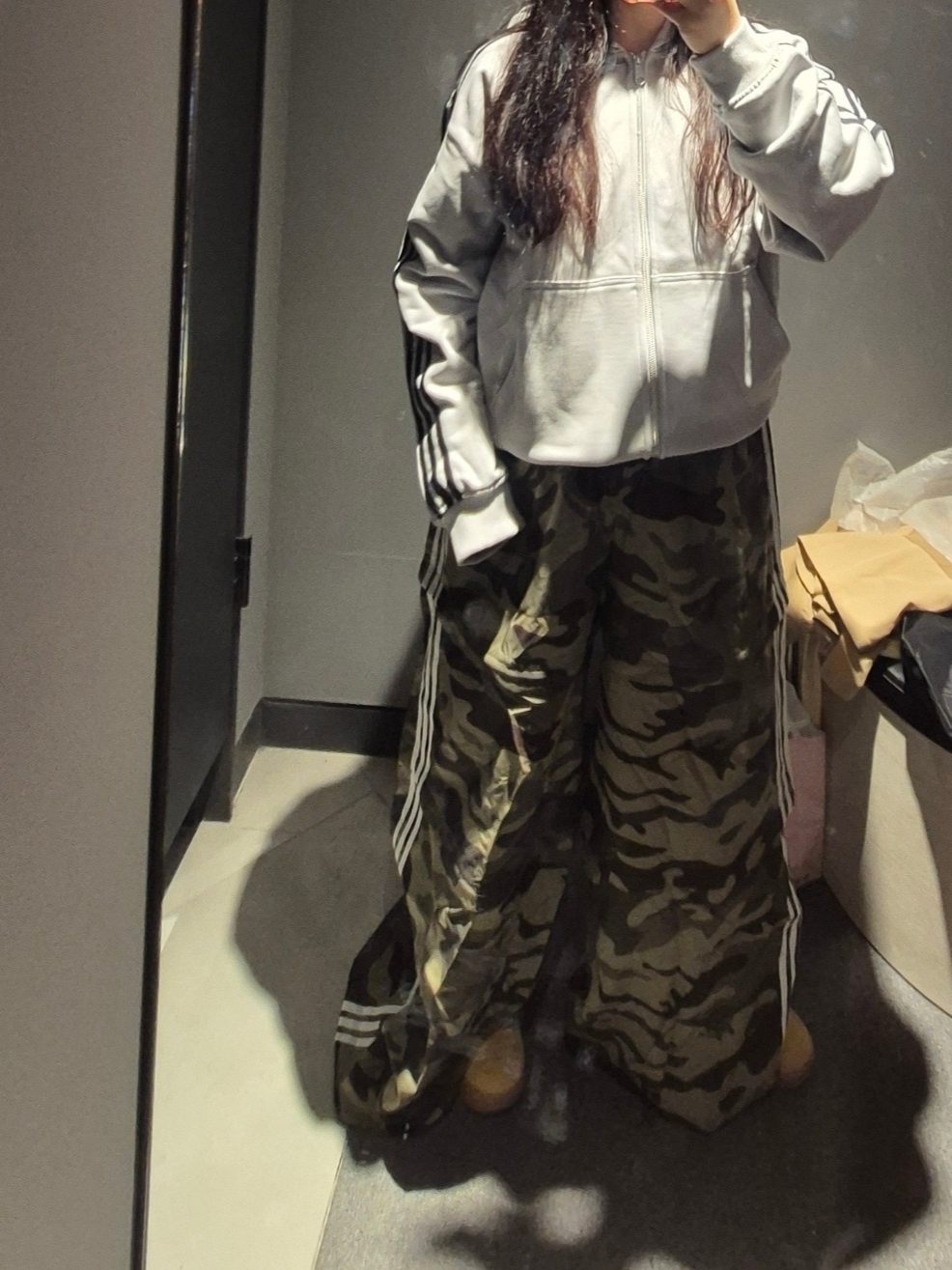 Adidas 3-Stripes Full-Zip Hoodie Grey Black - KR Sizing, (W) Adidas Cargo Multicolor Orbit Green - KR Sizing 착용 스타일 - 1