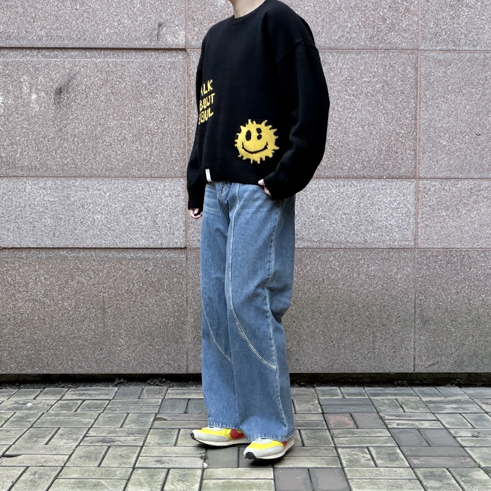 Uniqlo Multi Pocket Shoulder Bag Black, (W) Nike Daybreak BRS Speed Yellow 착용 스타일 - 2
