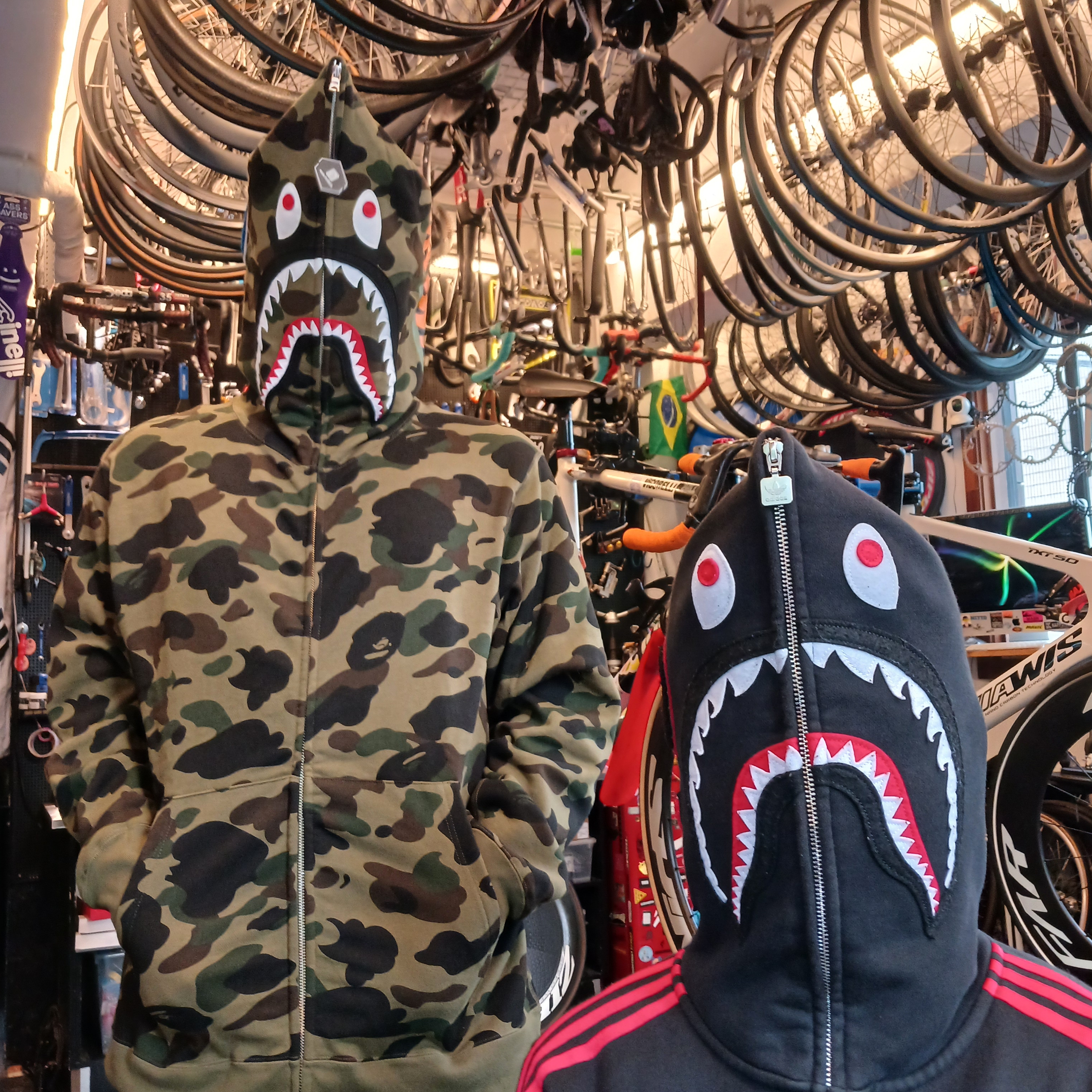 BAPE 1st Camo Shark Full Zip Hoodie Army Green 착용 스타일