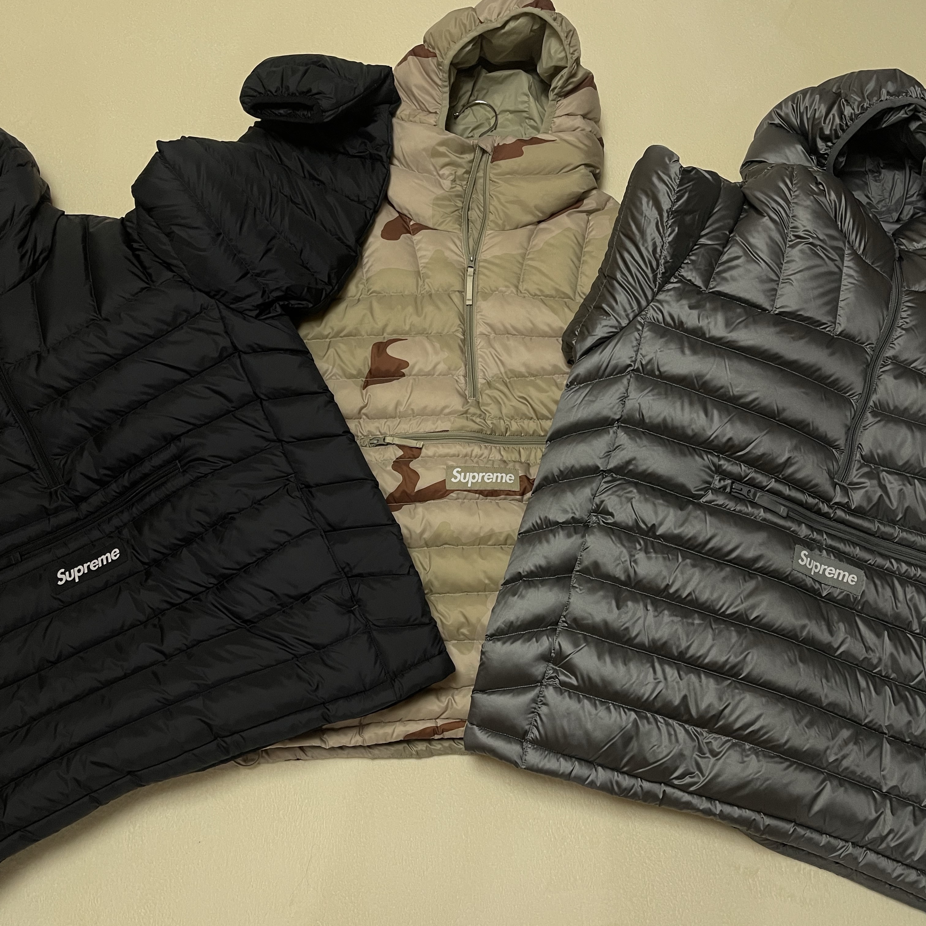 Supreme Micro Down Half Zip Hooded Pullover Silver - 25FW, Supreme Micro Down Half Zip Hooded Pullover Black - 25FW 착용 스타일