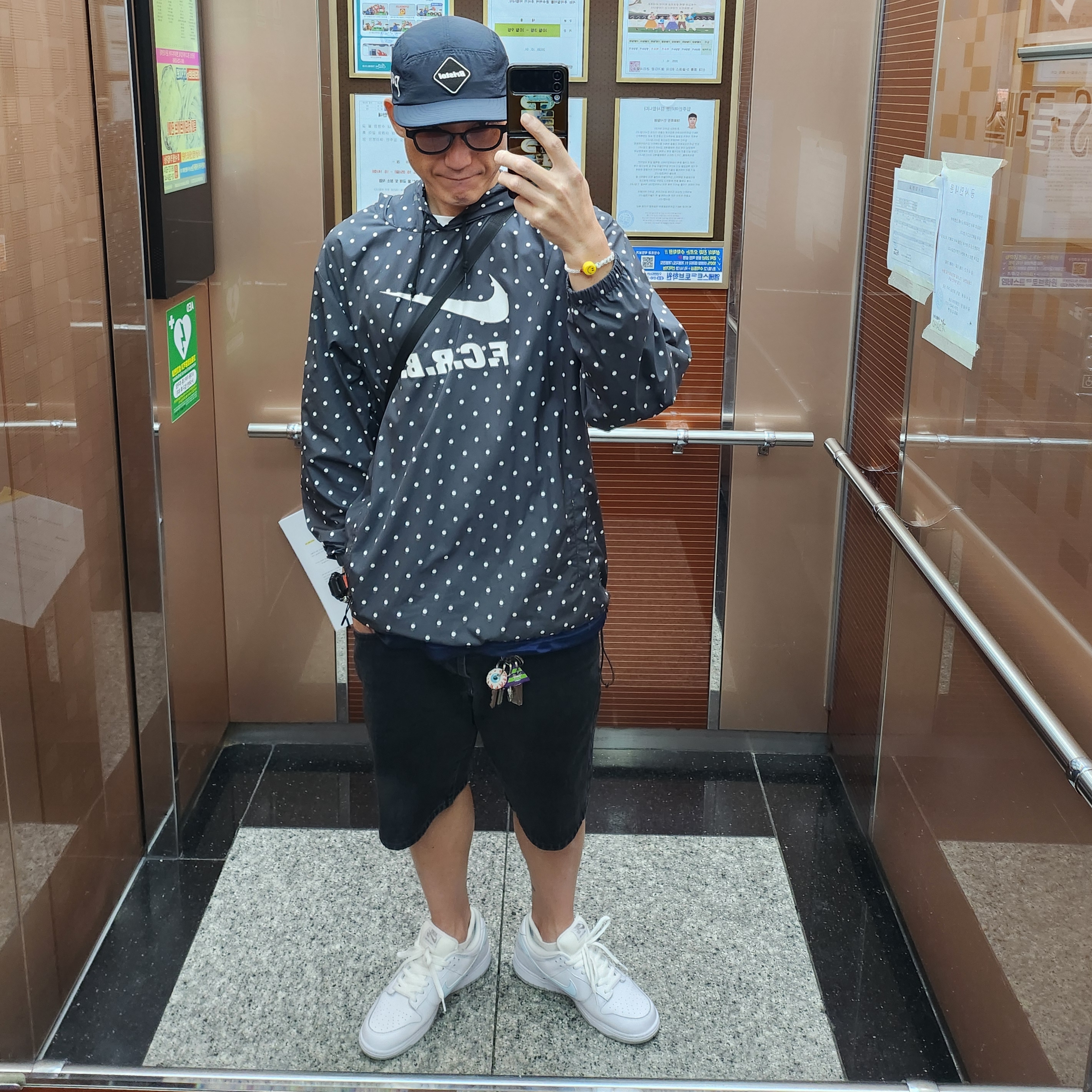 Nike x Supreme SB Dunk Low White 착용 스타일