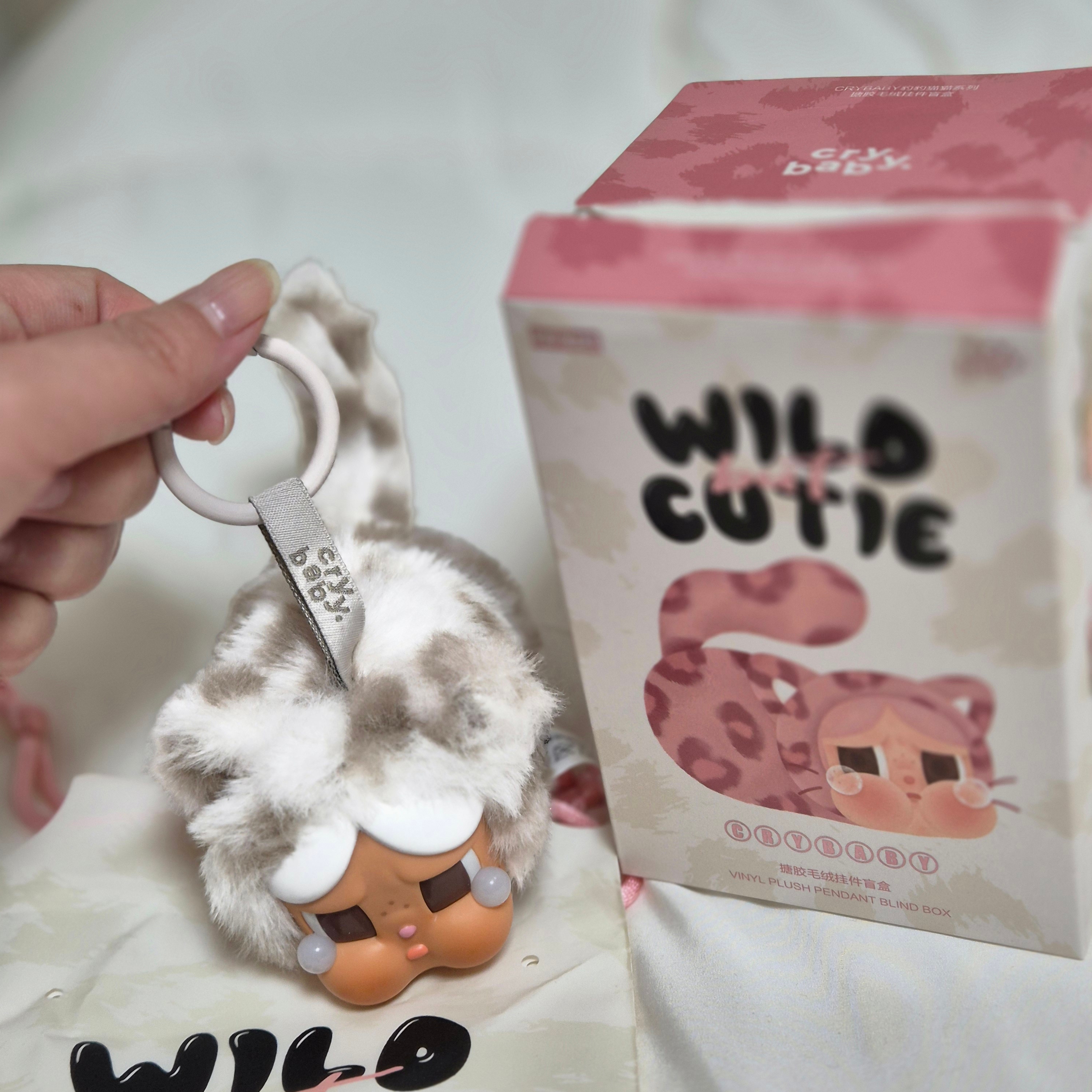 Pop Mart Crybaby Wild But Cutie Series Vinyl Plush Pendant (1 Blind Box) 착용 스타일 - 1