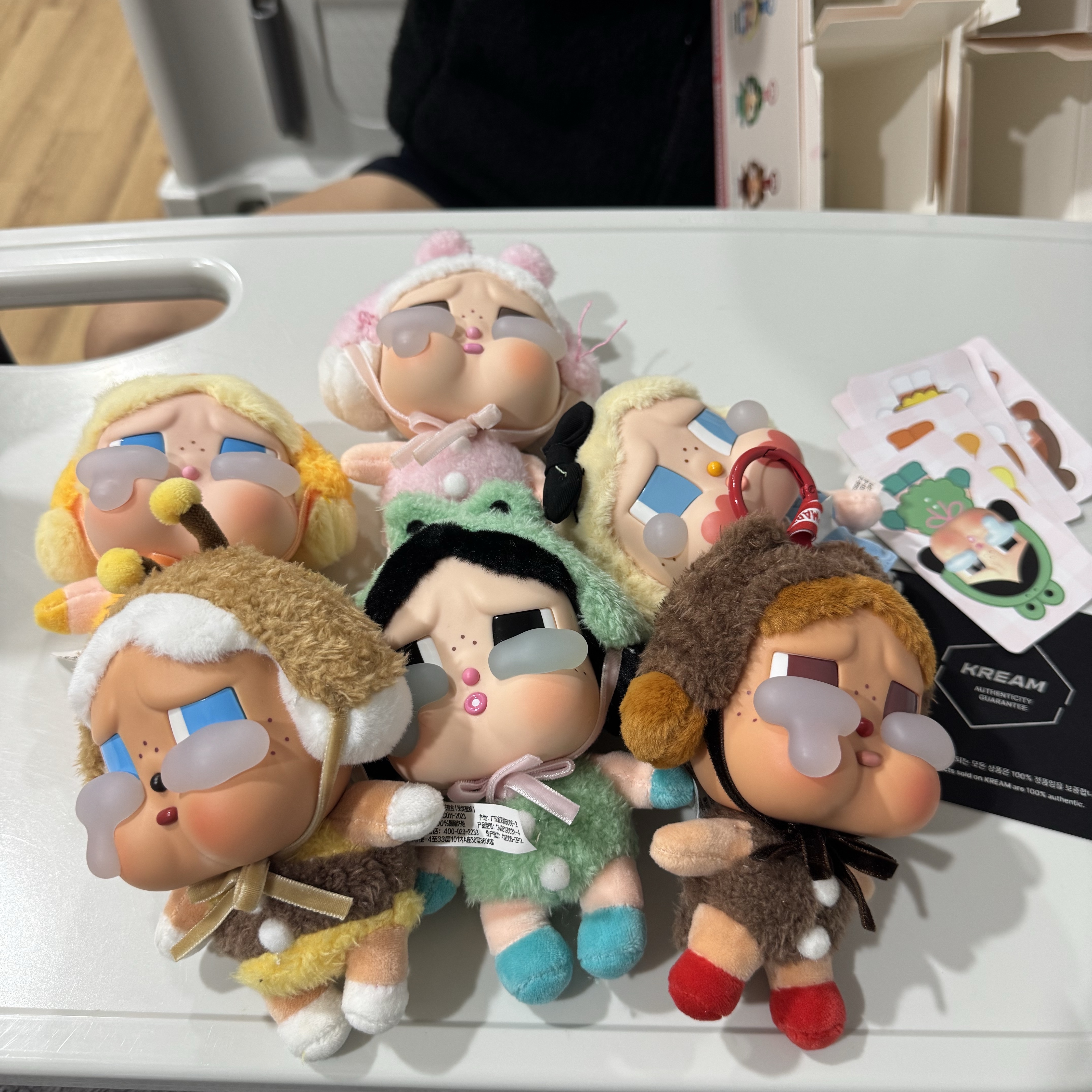 Pop Mart Crybaby Crying Again Series Plush Keyring Sealed Case (6 Blind Boxes) 착용 스타일 - 2