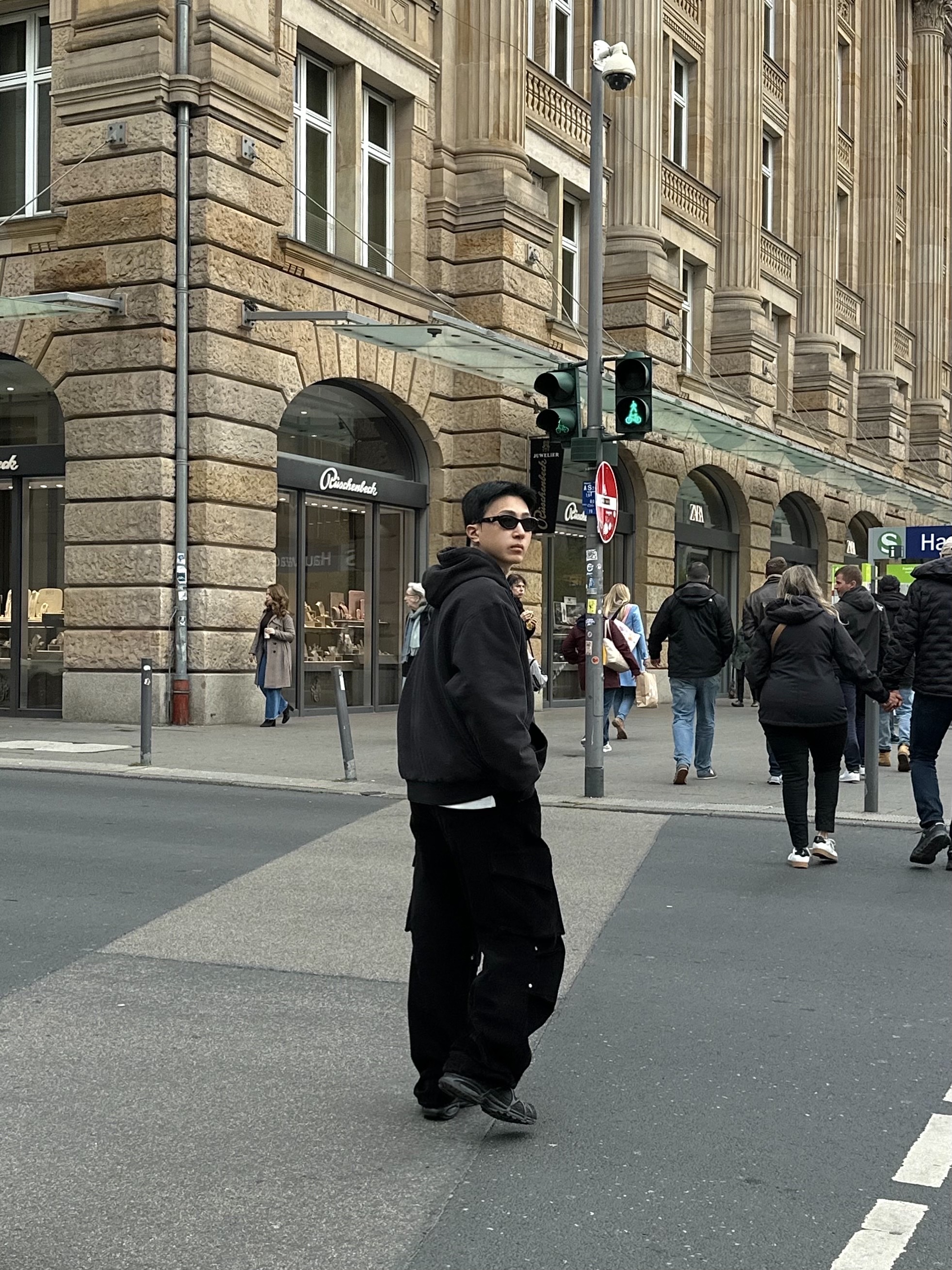 Supreme x Dickies Quilted Lined Zip Up Hooded Sweatshirt Black - 25FW, Prada Symbole Sunglasses Slate Gray Lenses Alternative fit 착용 스타일 - 2