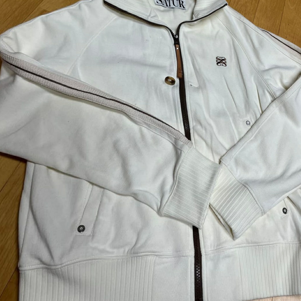 SATUR Lawton All Day Track Zip up Jacket Resort Cream 착용 스타일