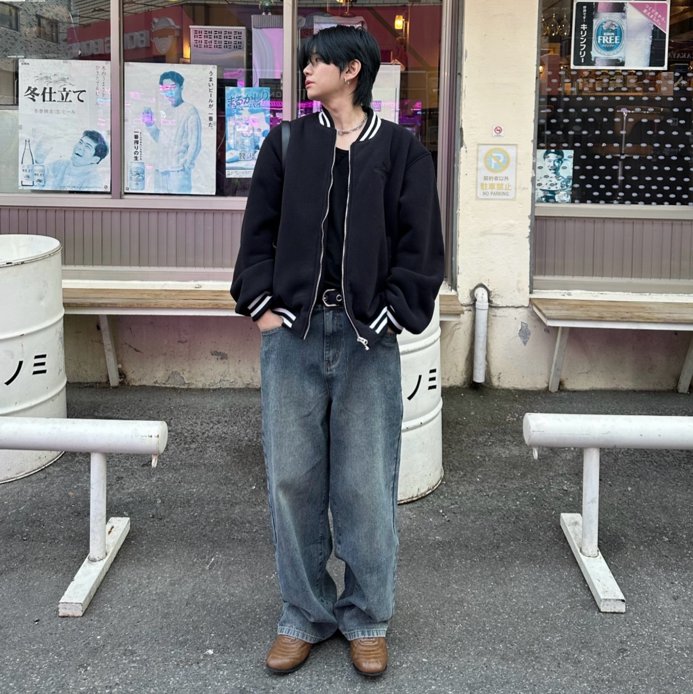 COREOFALCHEMY Stitch Sneakers Aterre Brown 착용 스타일 - 1